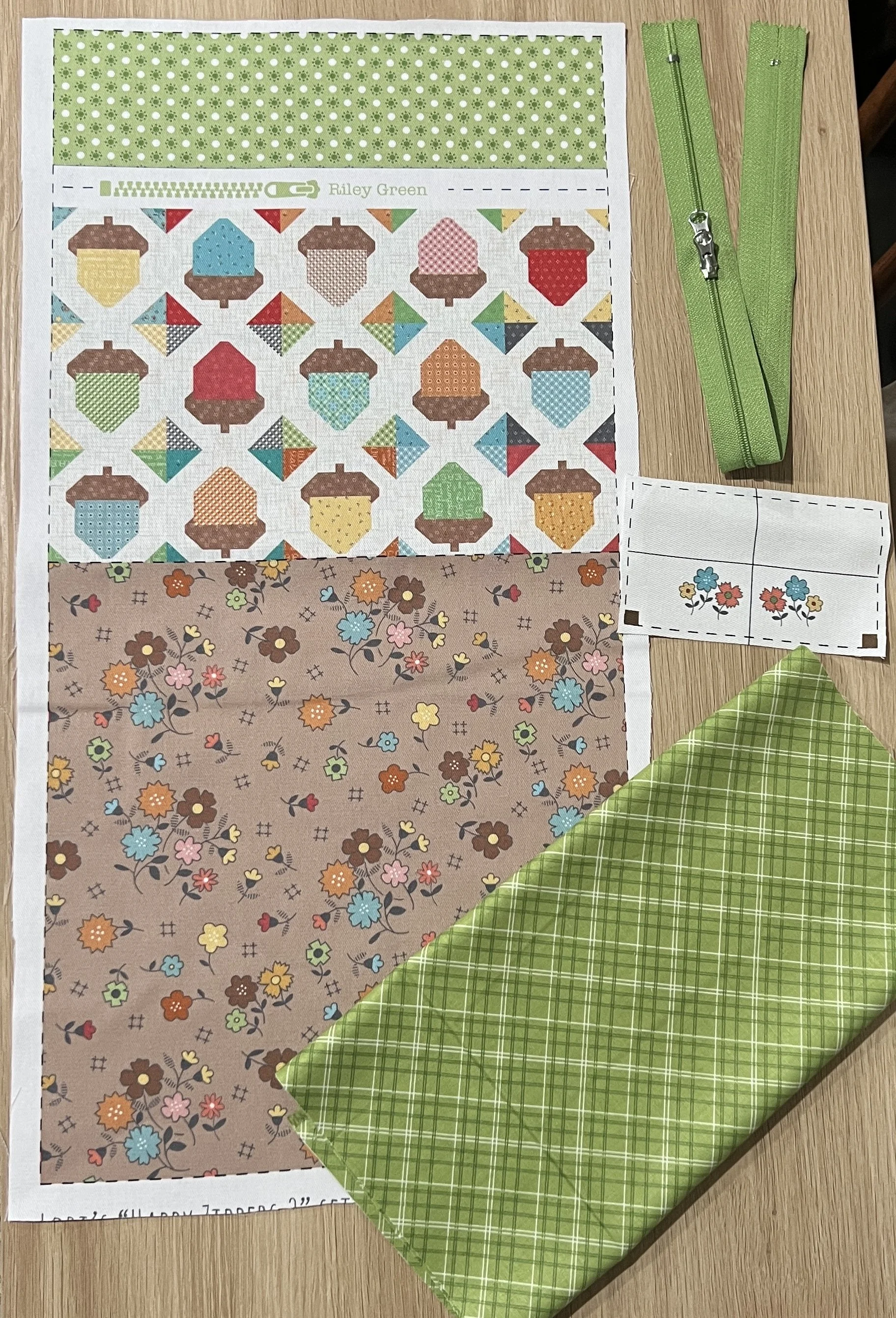 Small Zippy Bag ("riley green")