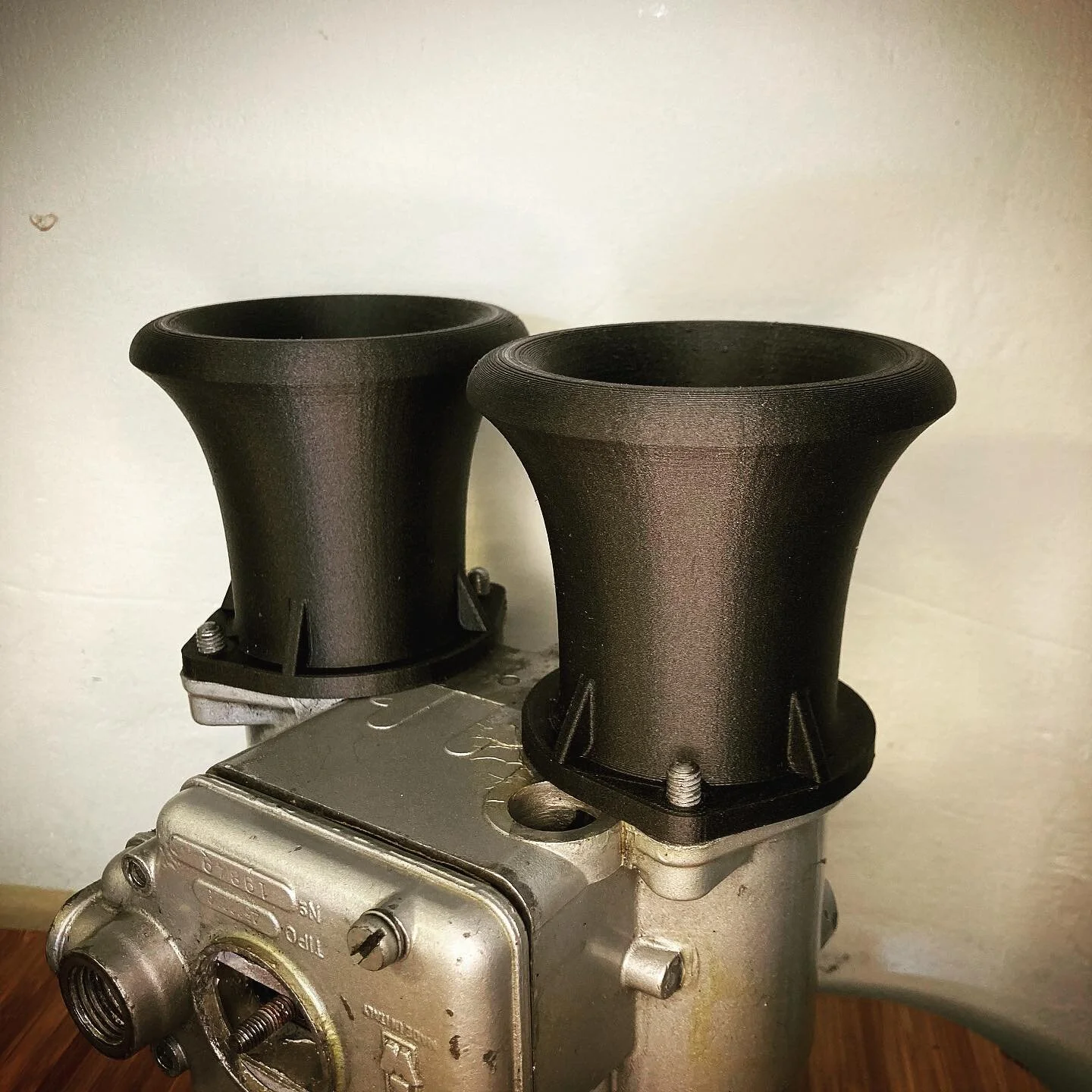 75mm ram pipes for the Weber 45 DCOE. Velocity stacks for some of you. 

#classicmini #mini #rovermini #racemini #ohsoretro #globalminis #avonbar #minisofinstagram #minimiglia #ukminis #3dprinted #turbominis #miniturbo#customcarparts #3dprintedcarpar