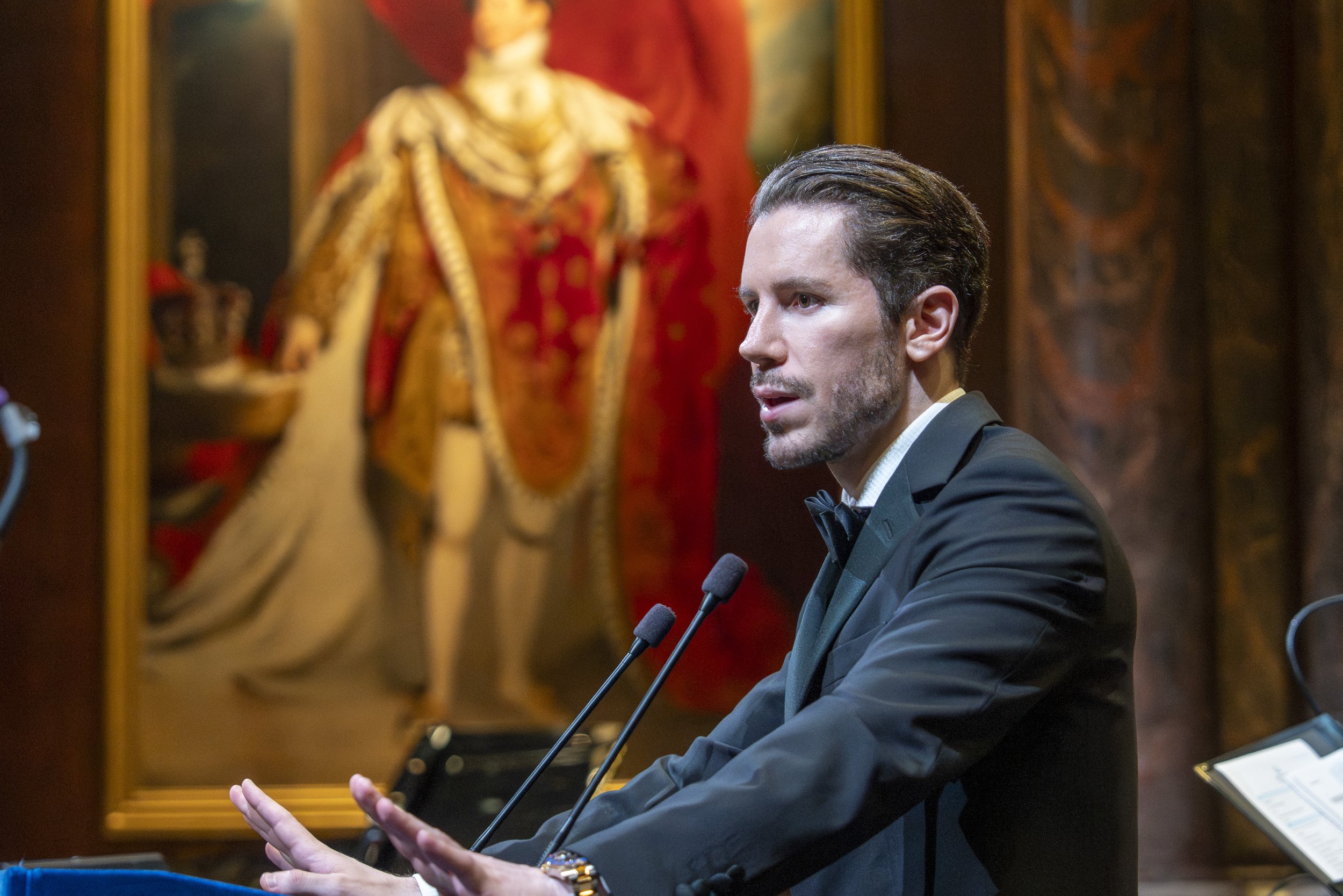 Chairman Xenofon Zacharoudis delivering welcome adress to HBA's 31st Gala guests
