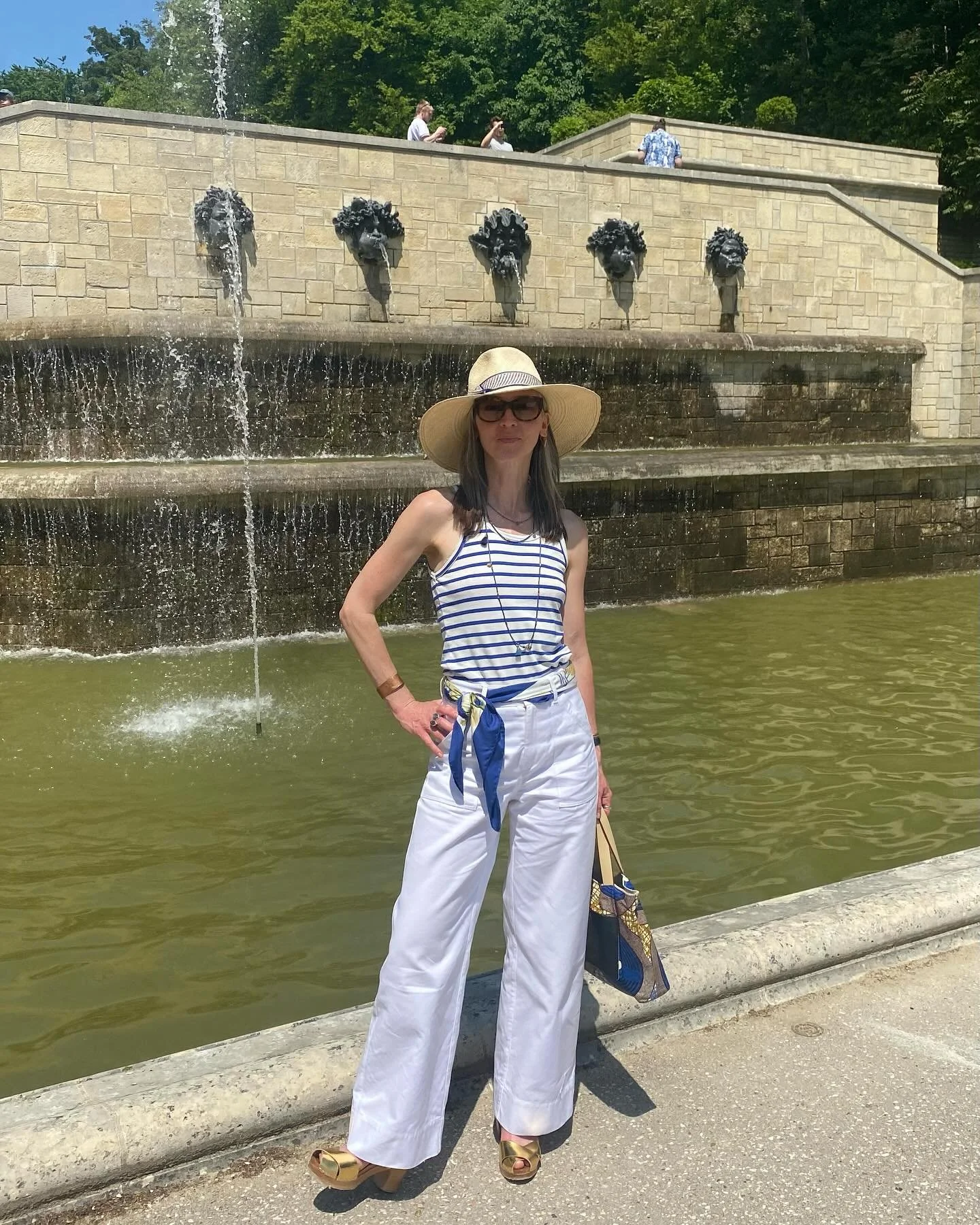 Cou cou tout monde! 
I’m looking for someone like me to appreciate my home in France! It is SOO close to transportation that brings you most hours of every day to the center of Paris in 21 minutes. And is a 10 minute walk from this BEAUTIFUL Pa