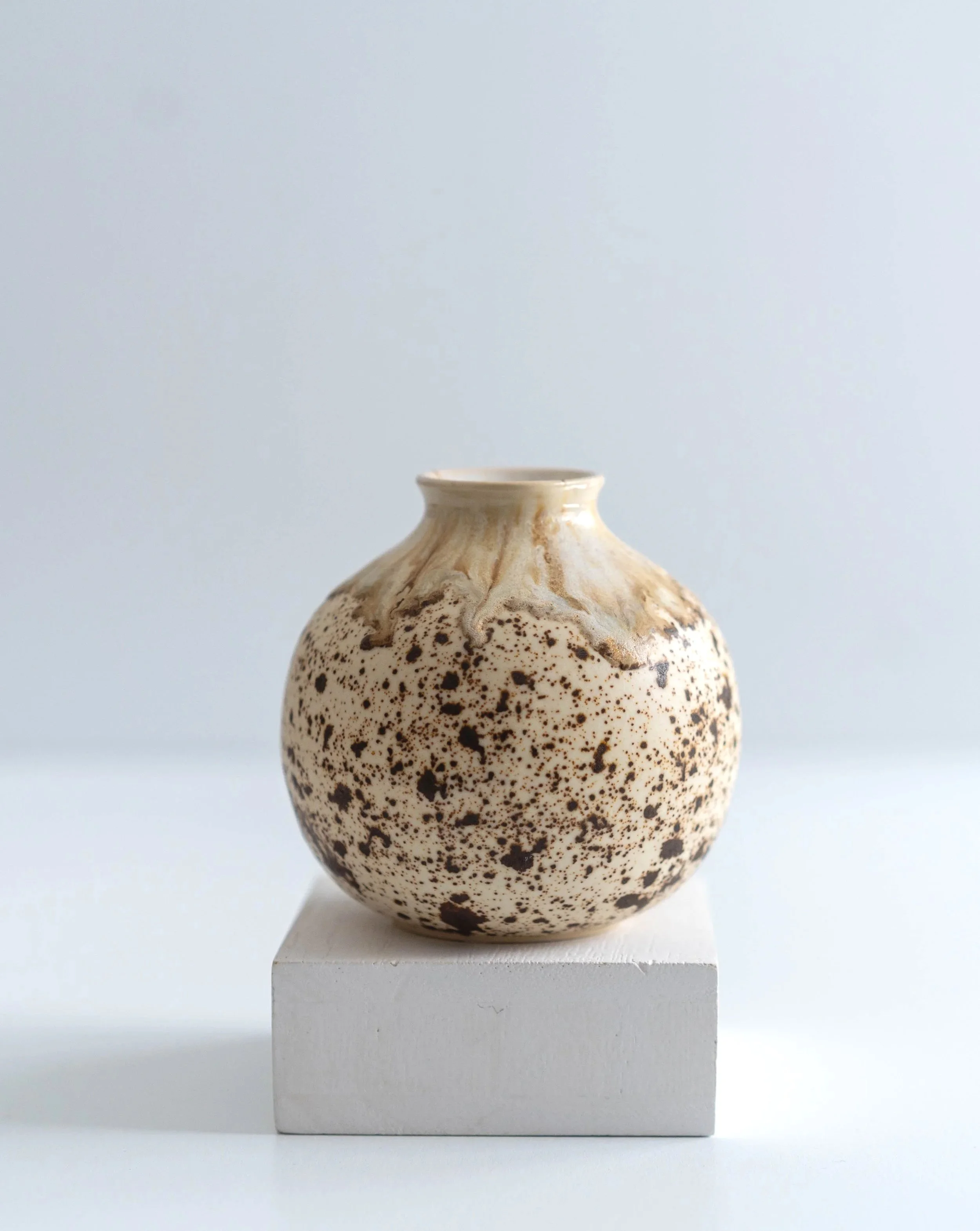 Bud Vase in Cookies & Cream