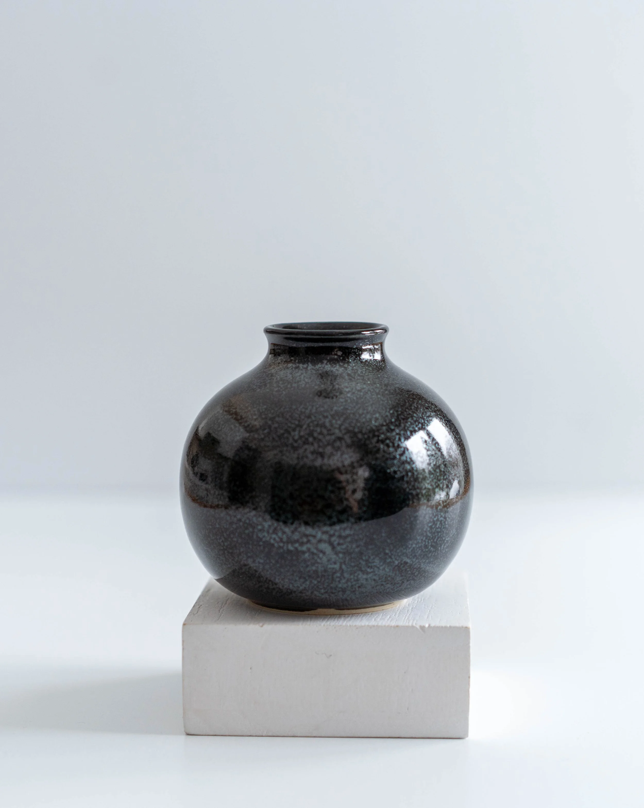 Bud Vase in Champagne Noir