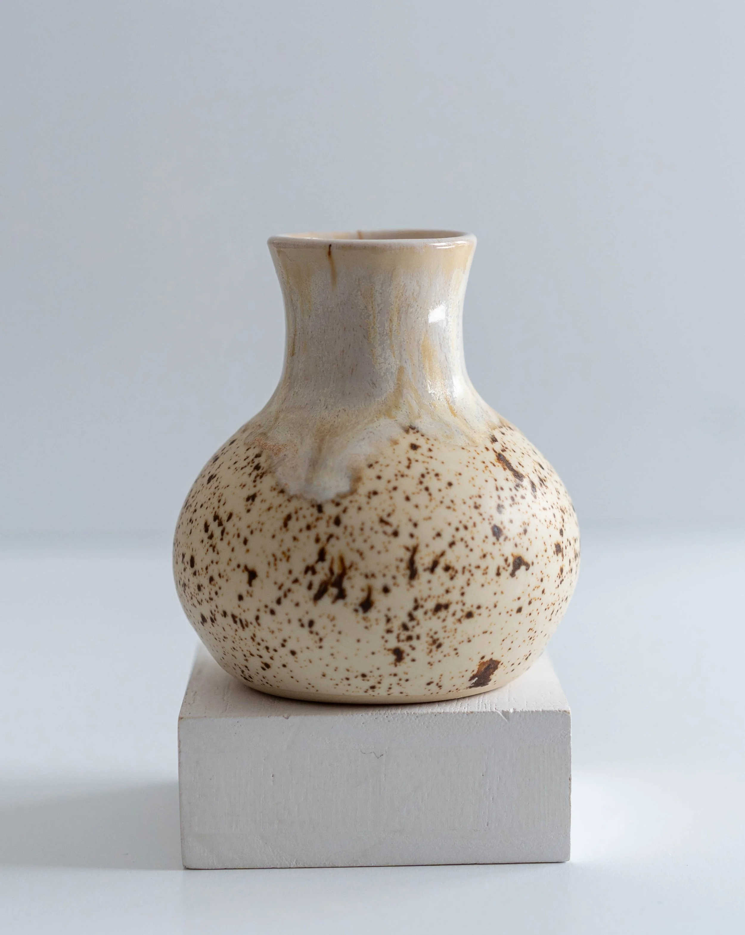 Bud Vase in Cookies & Cream