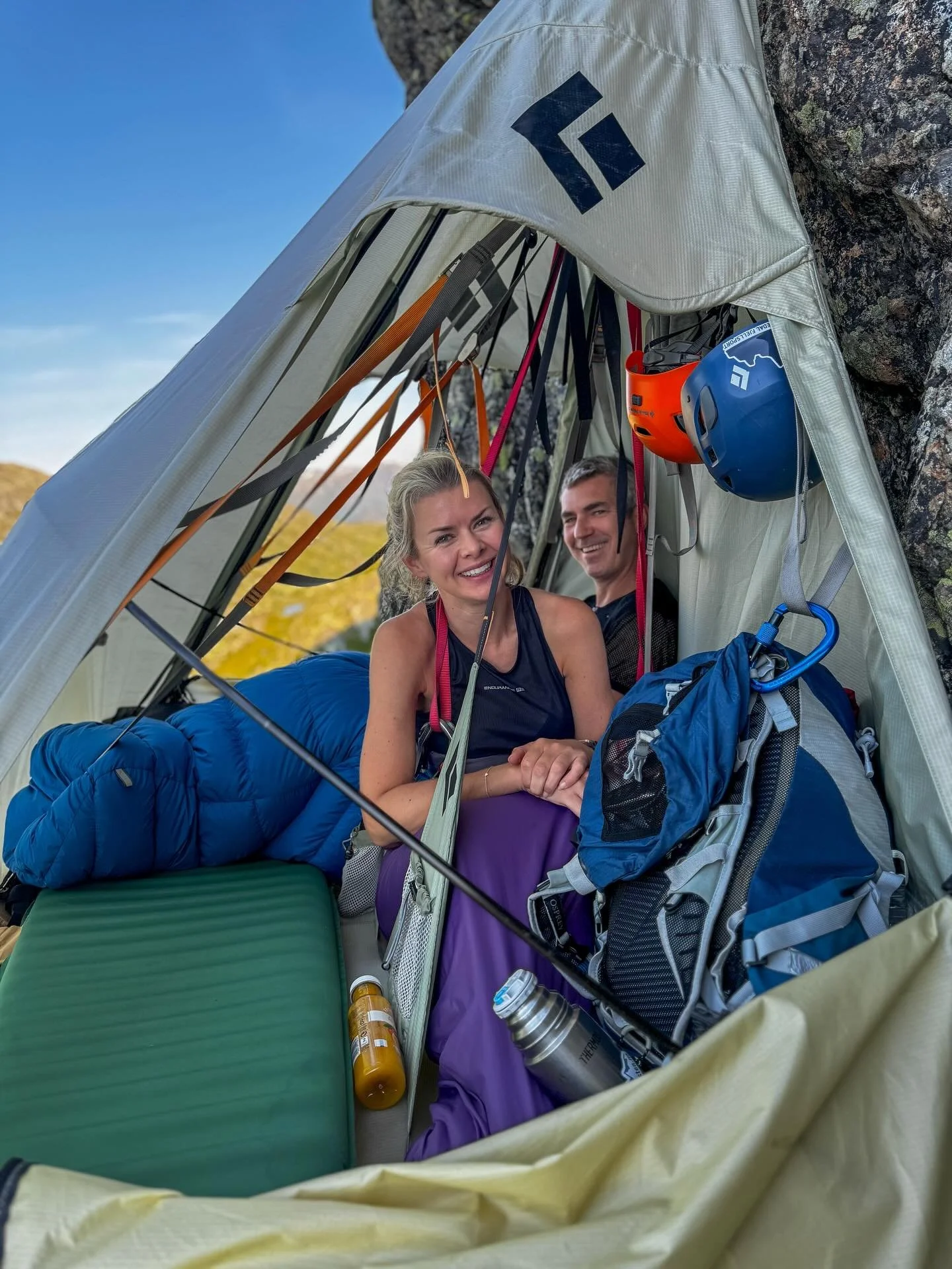 @skysleeping.no D. 18-19 July, 2025.

Helt fantastisk natt, helt vindstille og veldig flotte forhold!
.
.
.
.
.
#skysleeping #skysleepingno #portalegde #klatretelt #hemsedal #r&oslash;gjjin #viaferrata #klatring #hemsedalcom #utno #visitnorway #norge