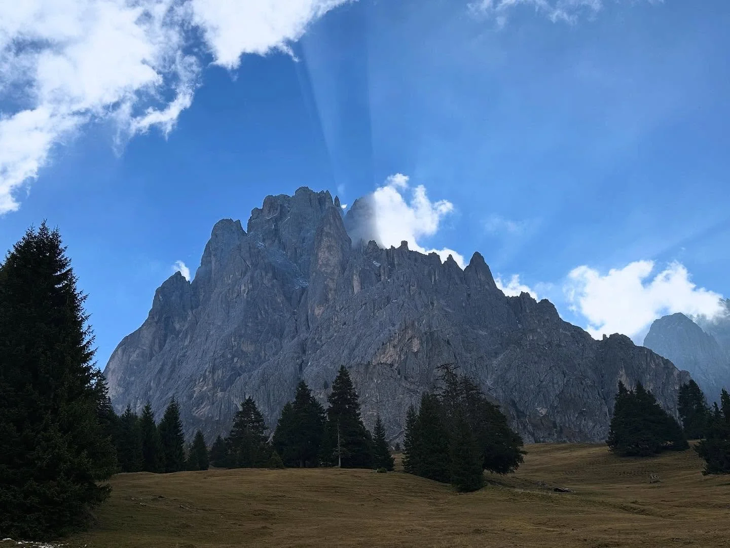 Etter inspirerende dager med sykling og via ferrata i Val Gardena omr&aring;det og klatring i Arco er vi klare for en ny vintersesong!