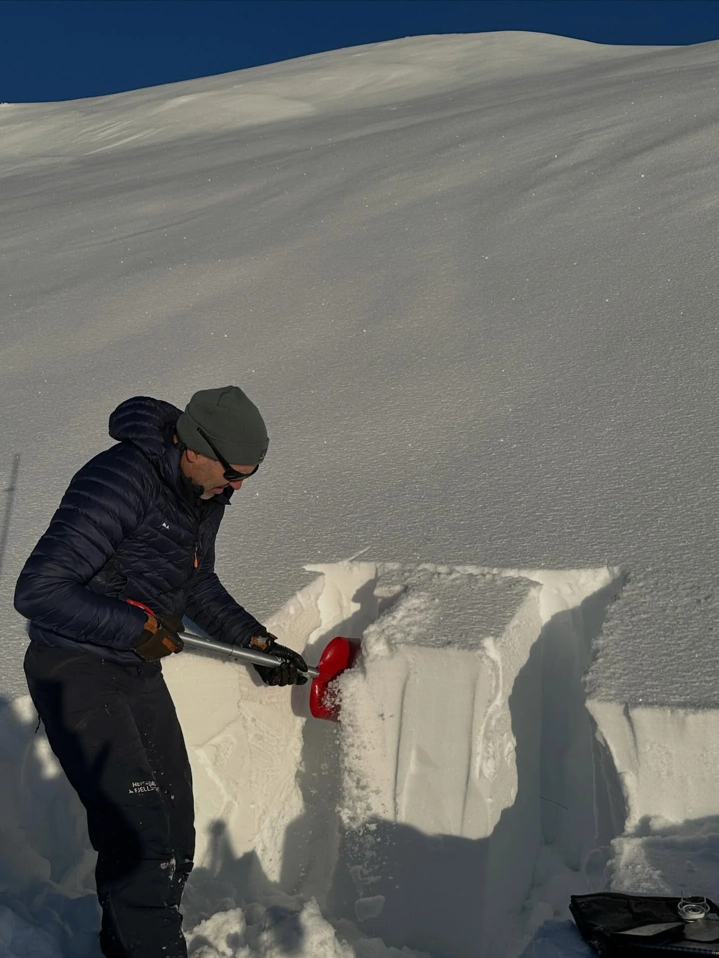 N&aring; er det MYE fin sn&oslash; i Hemsedal!
Neste helg, fredag 30. januar til s&oslash;ndag 1. februar, arrangerer vi NF grunnkurs skred. 
Dette er et 3 dagerskurs, noe som gir rom for mer l&aelig;ring og fordypning enn de 2 dagene mange skredkurs