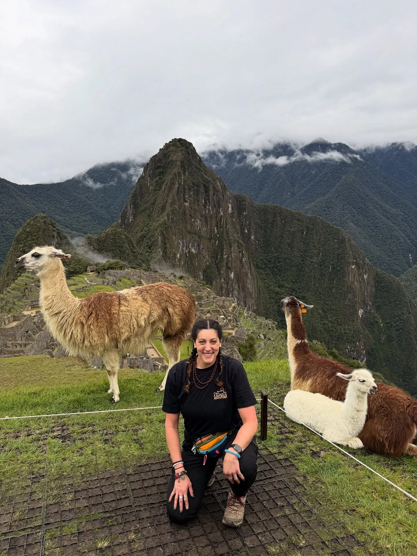 I currently have a knee brace, black + blue toes, blisters, and have shed sooo many tears but I hiked the ENTIRE Salkantay trail and finally made it to Machu Picchu 🤩✨😭

It was surreal (obviously)

I sat and did a mediation by myself, clutching all
