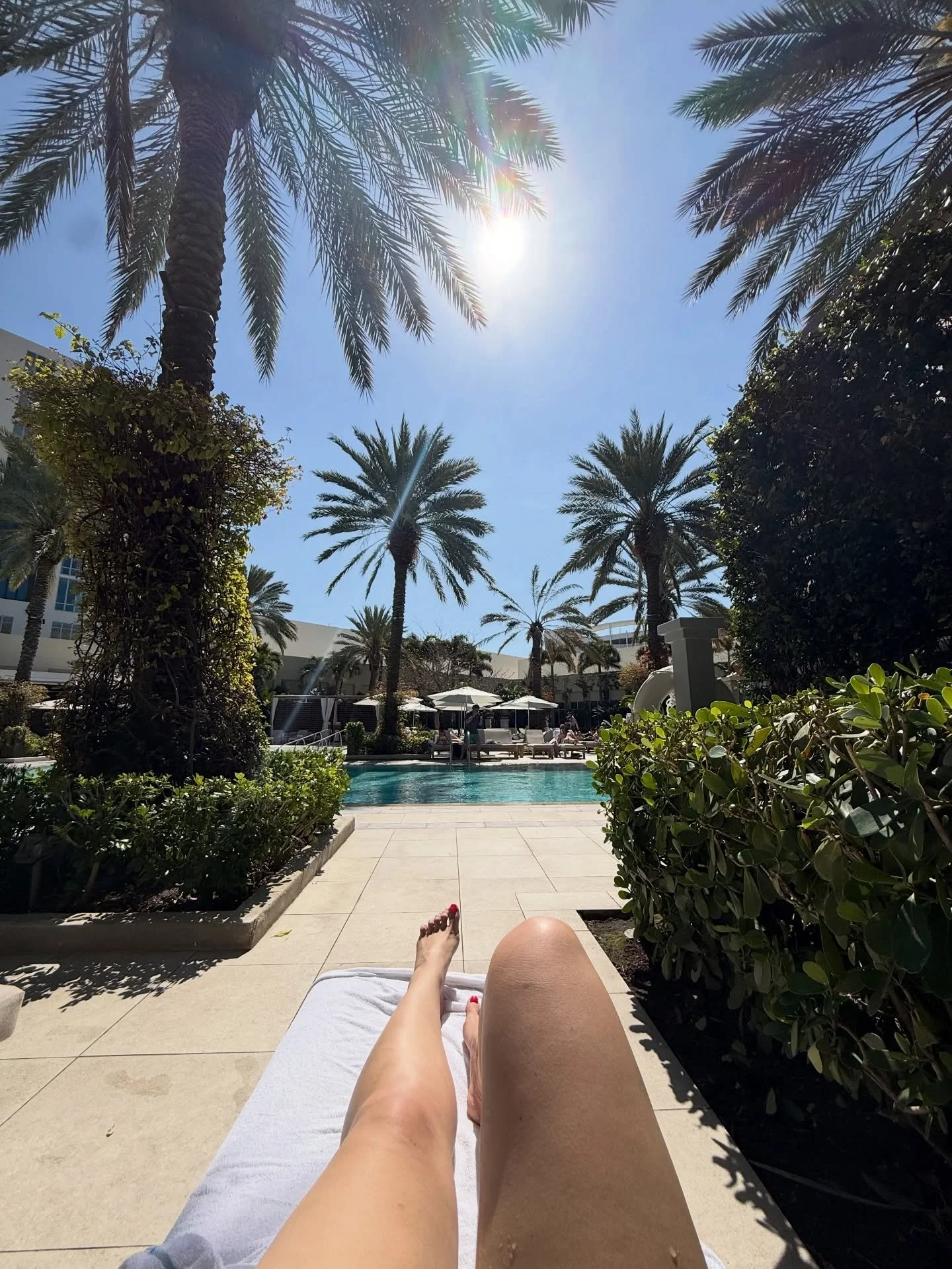 Heading back to NYC in a few hours after working my butt off these last 5 days&hellip; the ONLY relaxing part of this trip was our time spent at the @hiltonwestpalmbeach ☀️🙏

Even though I know better, I still decided it was a good idea to travel in