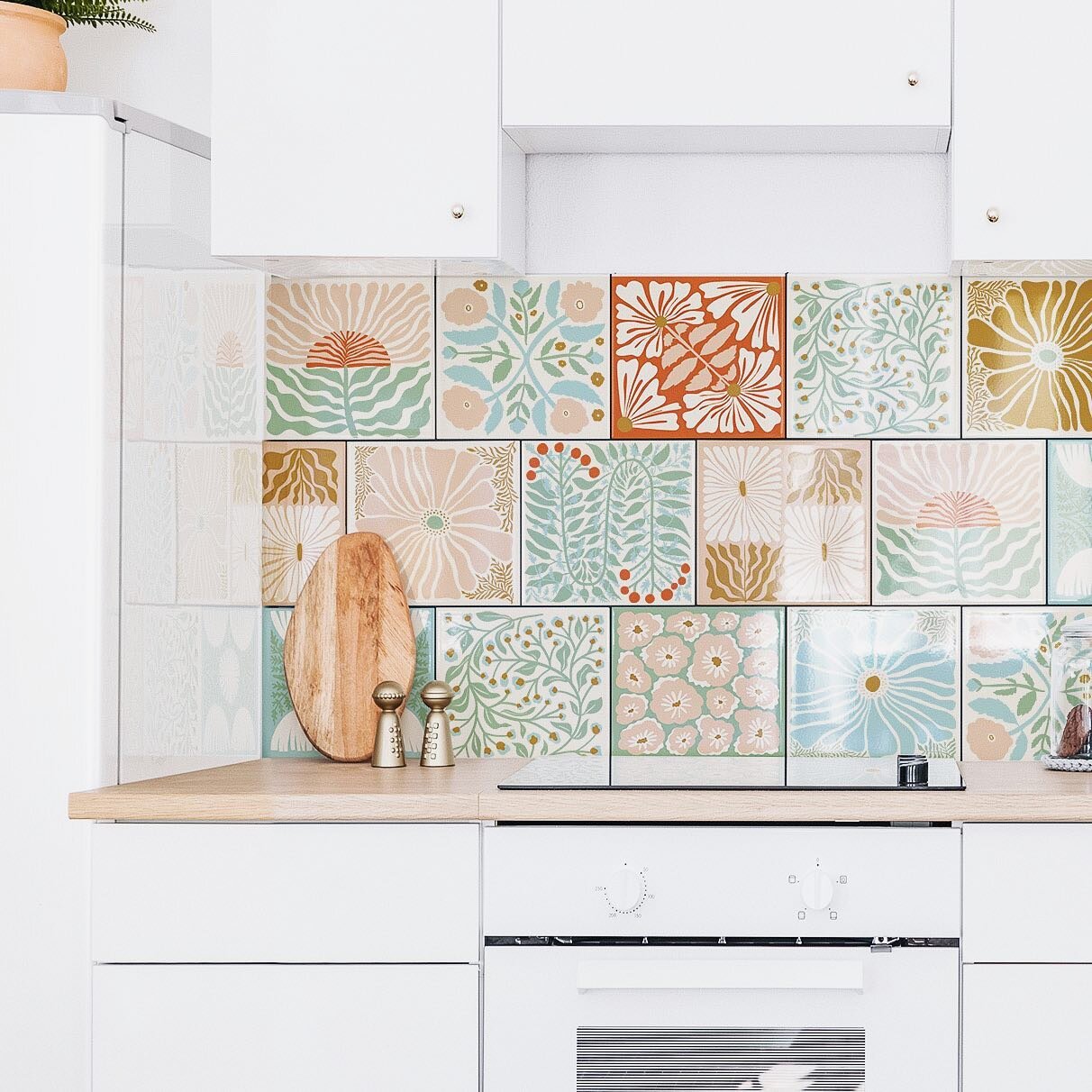 One of my favorites from the mock-ups I did for the new &ldquo;flower mix&rdquo; set on @creativemarket ! Would anyone be willing to have a kitchen this bold and patterned?