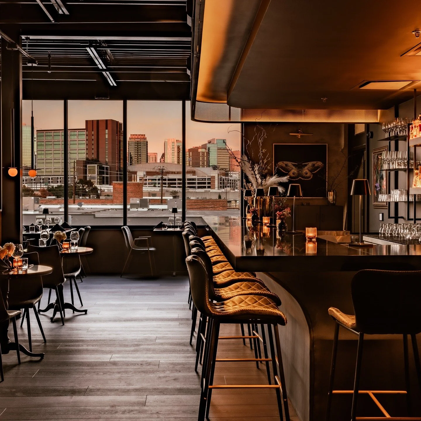 Start your dinner off right in the Design District with breathtaking views of Dallas at The Saint Bar, while enjoying a delicious and inventive Cocktails or a glass of your favorite Wine.

Open nightly for dinner at 5pm, call 214.258.6152 for reserva
