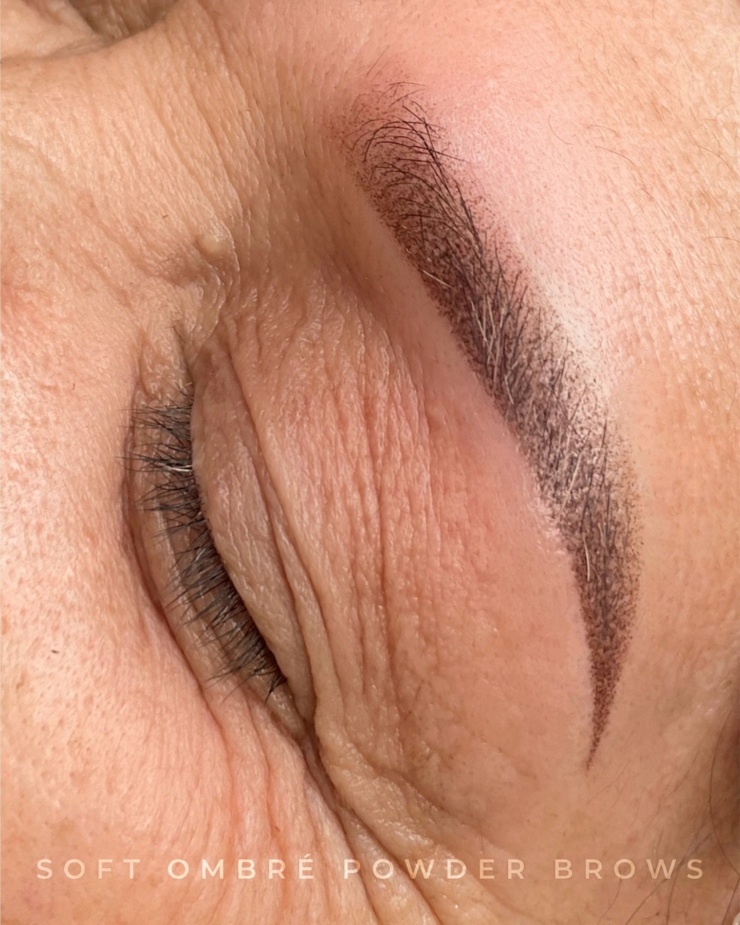 &darr;&darr; HERE&rsquo;S WHY Soft Ombr&eacute; Powder Brows are my absolute favorite for mature skin and senior clients! ✨ 

This technique creates a soft, powdered/gradient effect that heals beautifully without harsh lines&mdash;perfect for delicat