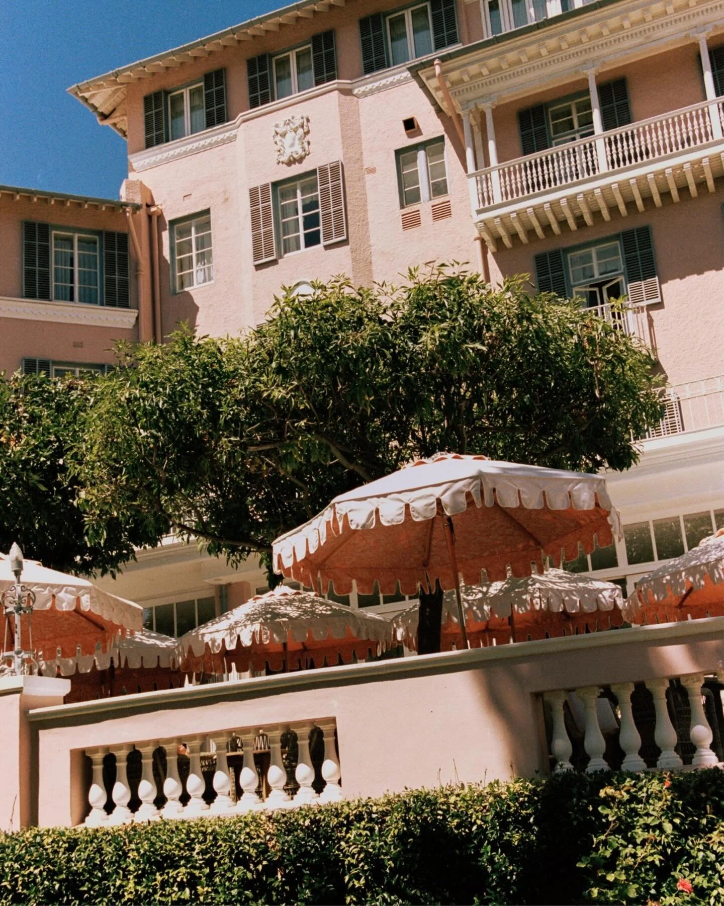 This is how I like to plan South Africa 🧡

Safari, city, wine, coast all in one trip. And somehow&hellip; the hotels are just as good as everything outside.

📍Mount Nelson, A Belmond Hotel (@belmondmountnelsonhotel)
Soft, classic, tucked into garde