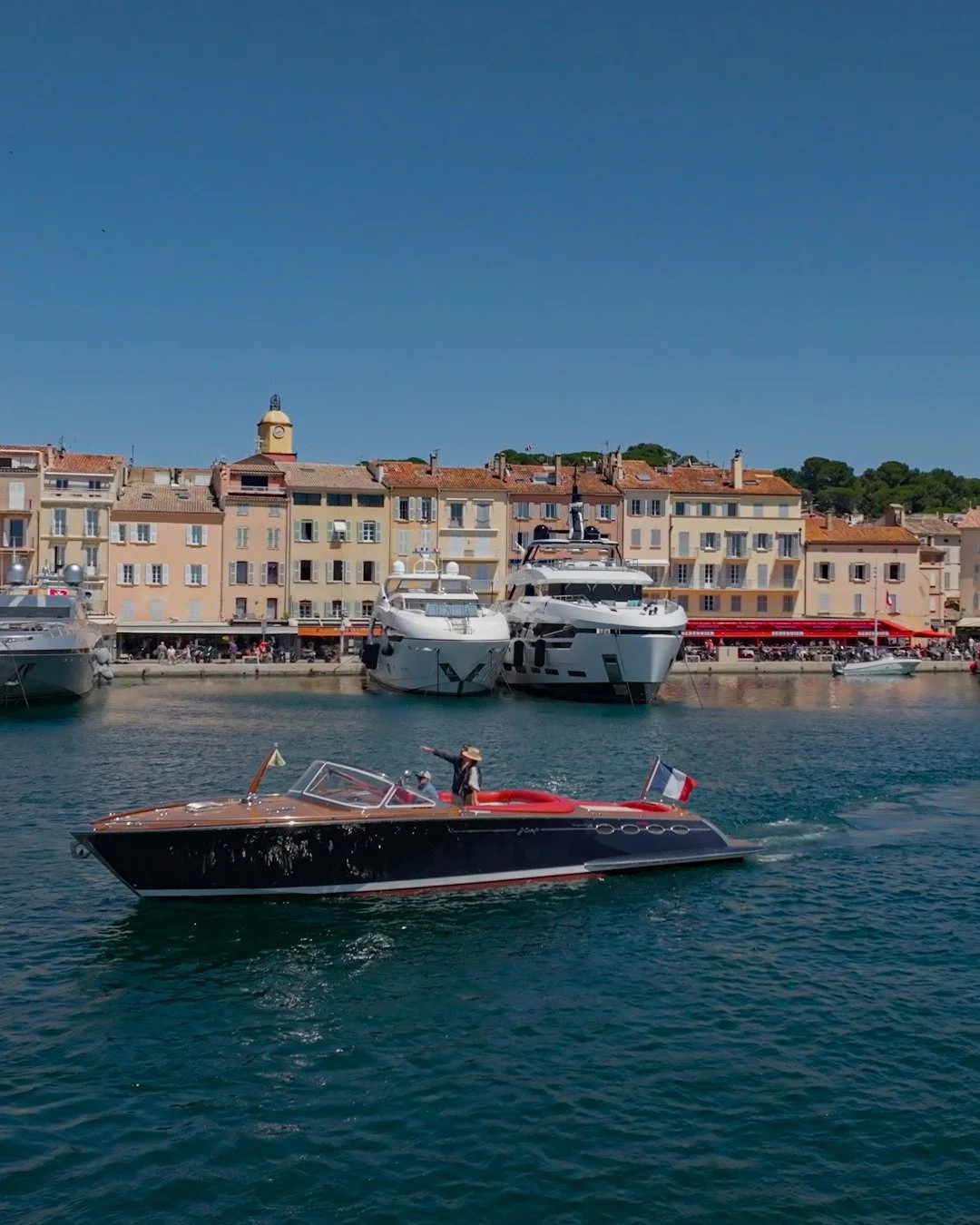 arev.sttropez_1771425032_3835313377548002822_54066136548.jpg