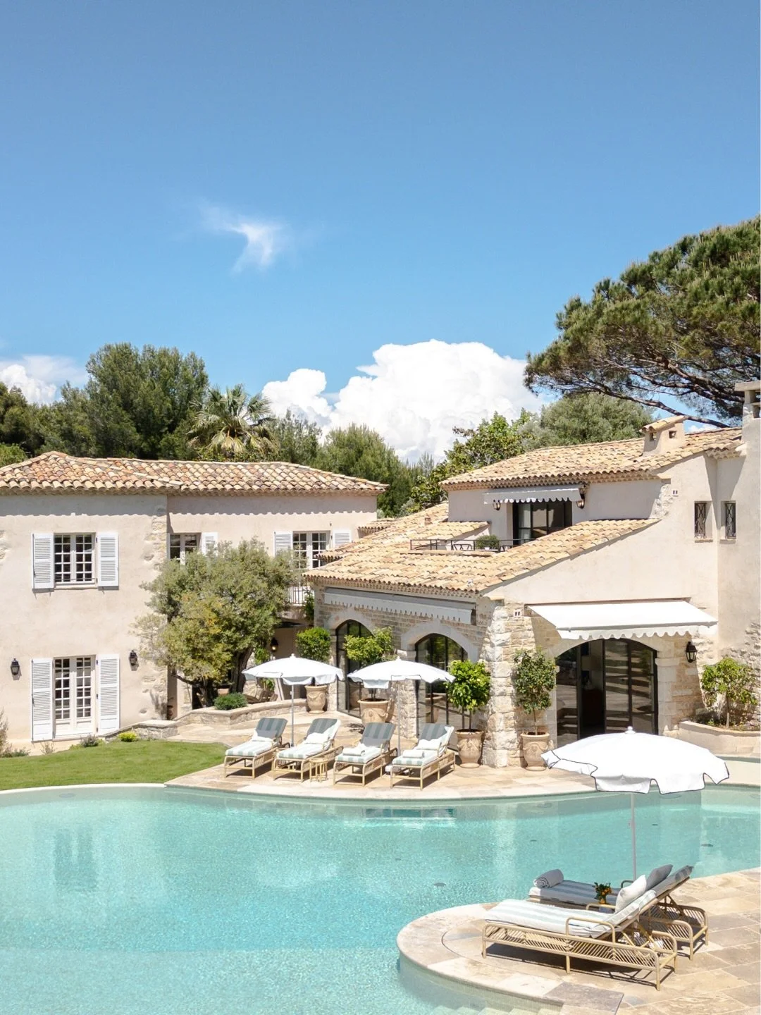 hotelducapedenroc_1771332690_3834538025816698313_190097269.jpg