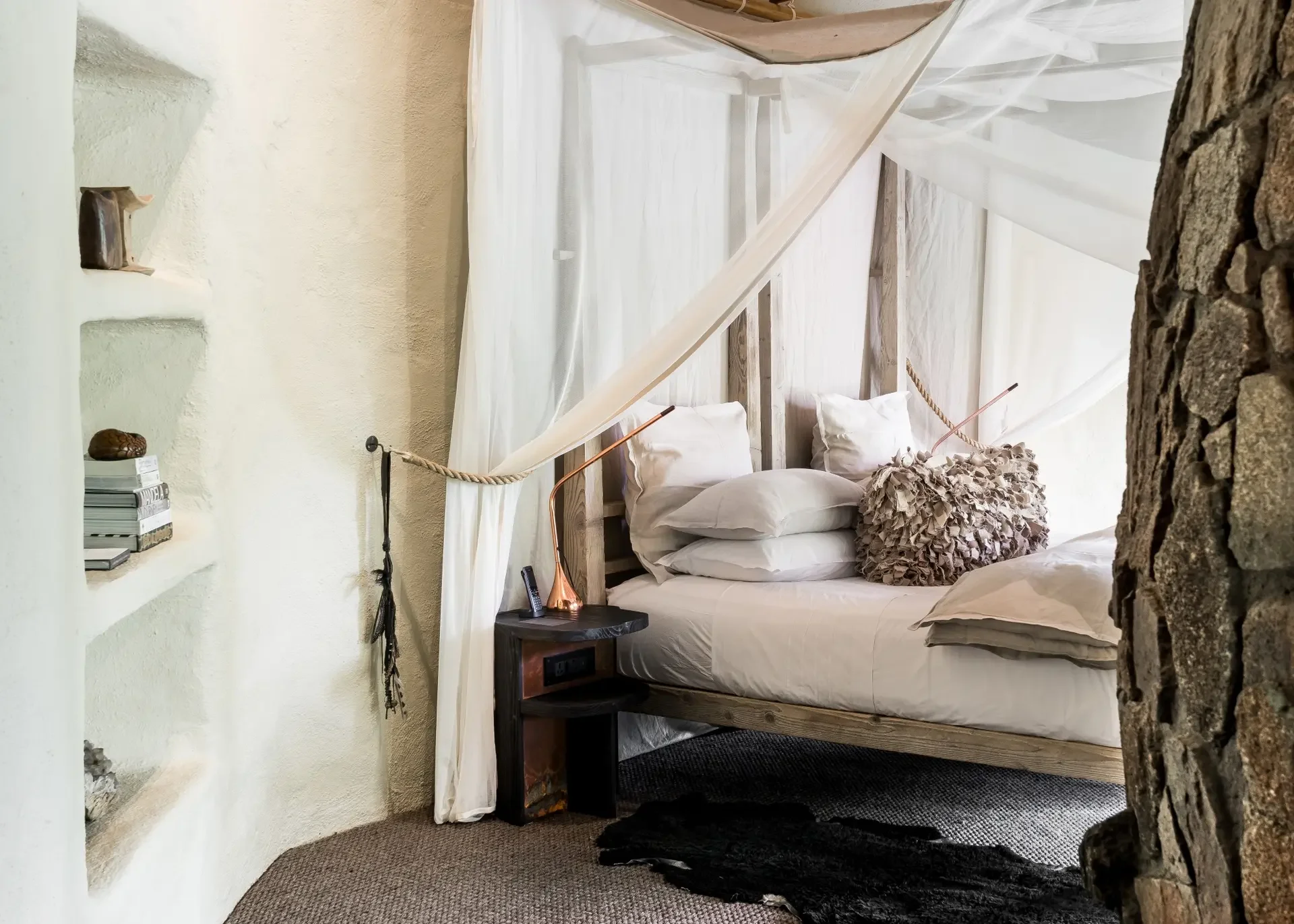SSS_LODGE_Boulders_Lodge_Room.webp