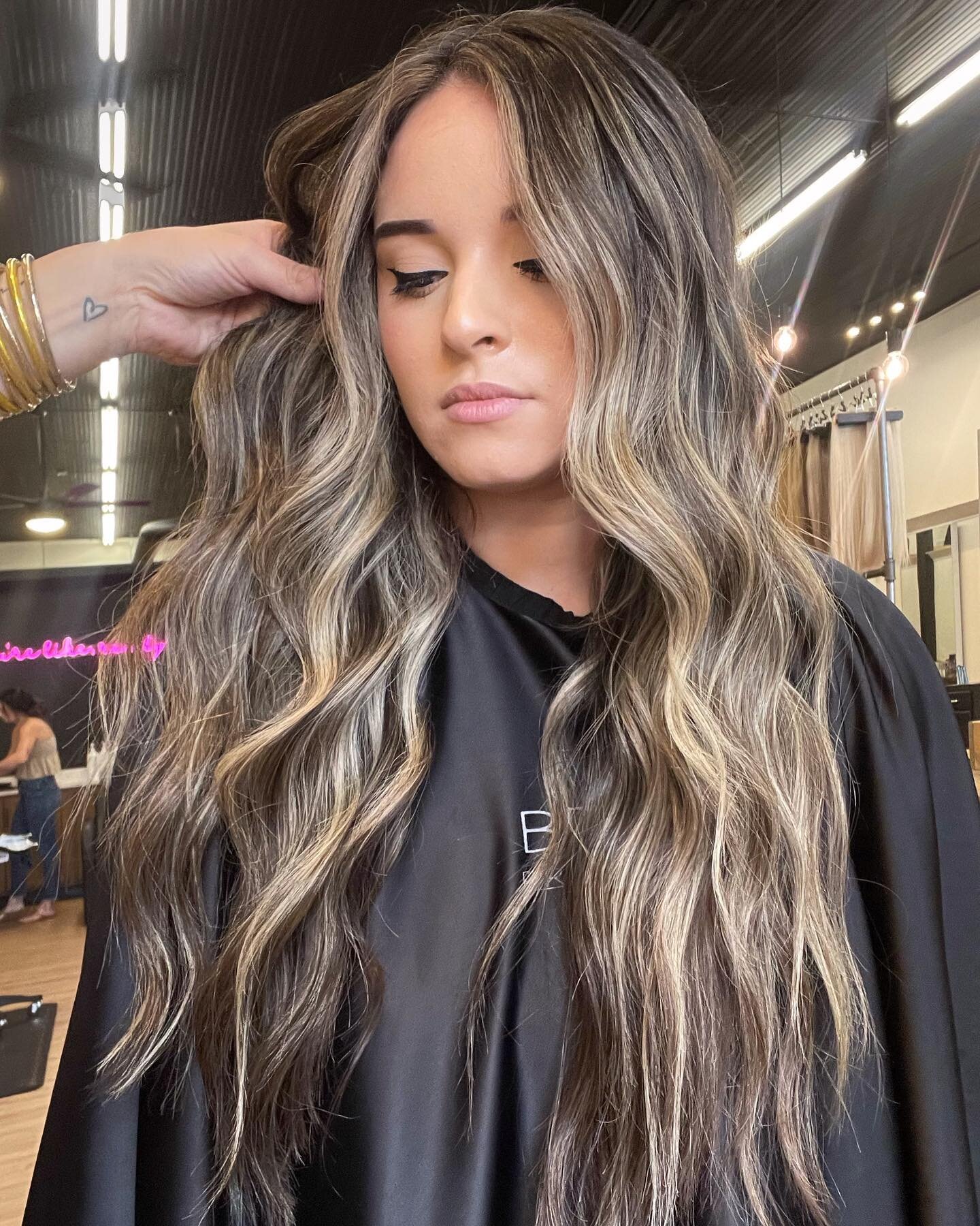 K E I L A⚡️

Total transformation for this babe! Swipe to see the before✌🏻

#mmbabe #mavenmadehairco #babesofinstagram #balayageartist #houstonbalayage #houstonhairextensions
@goldwellus @bestofbalayage @basicsofbalayage @mastersofbalayage @forthelo