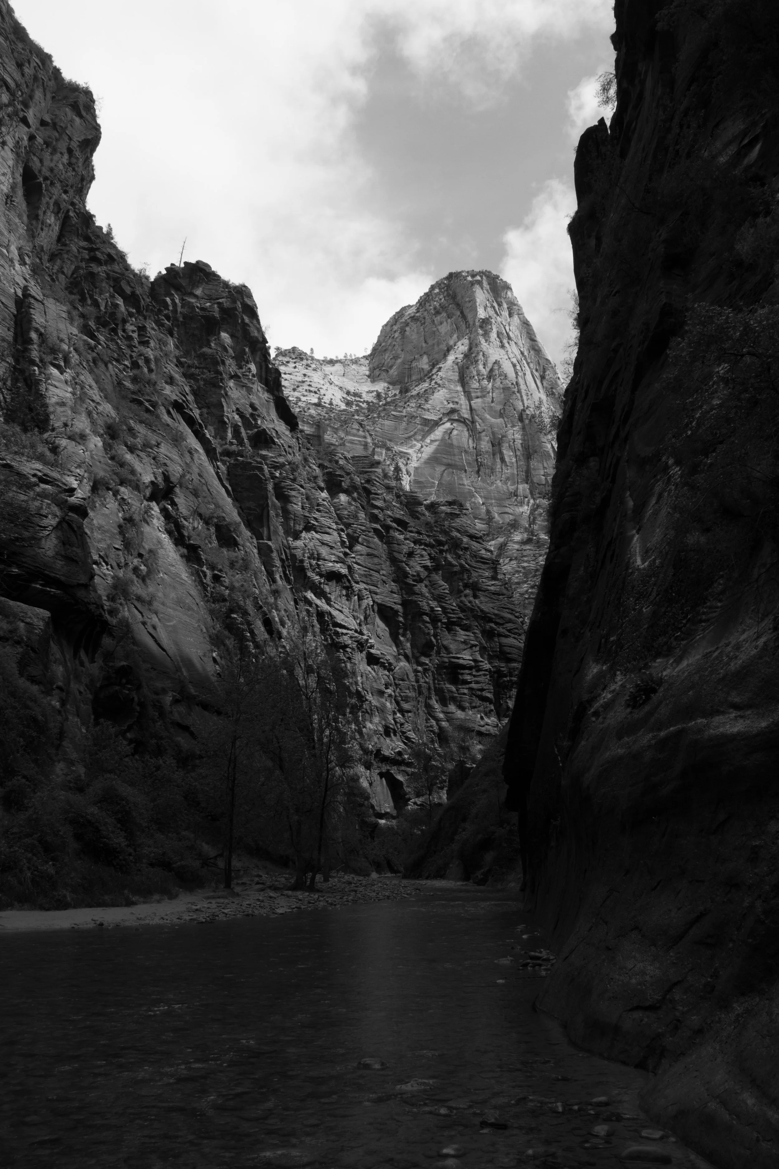 cloudyzion3bw.jpg