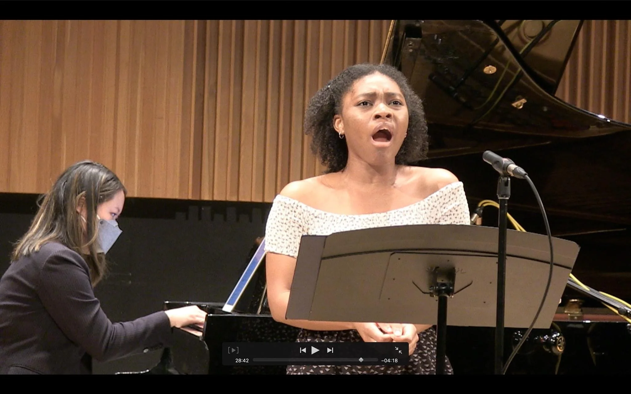 Workshop Recording of Vanishing Point-Photo by Kristen Hoff (Musique 3 Femmes x Opera McGill, 2021)