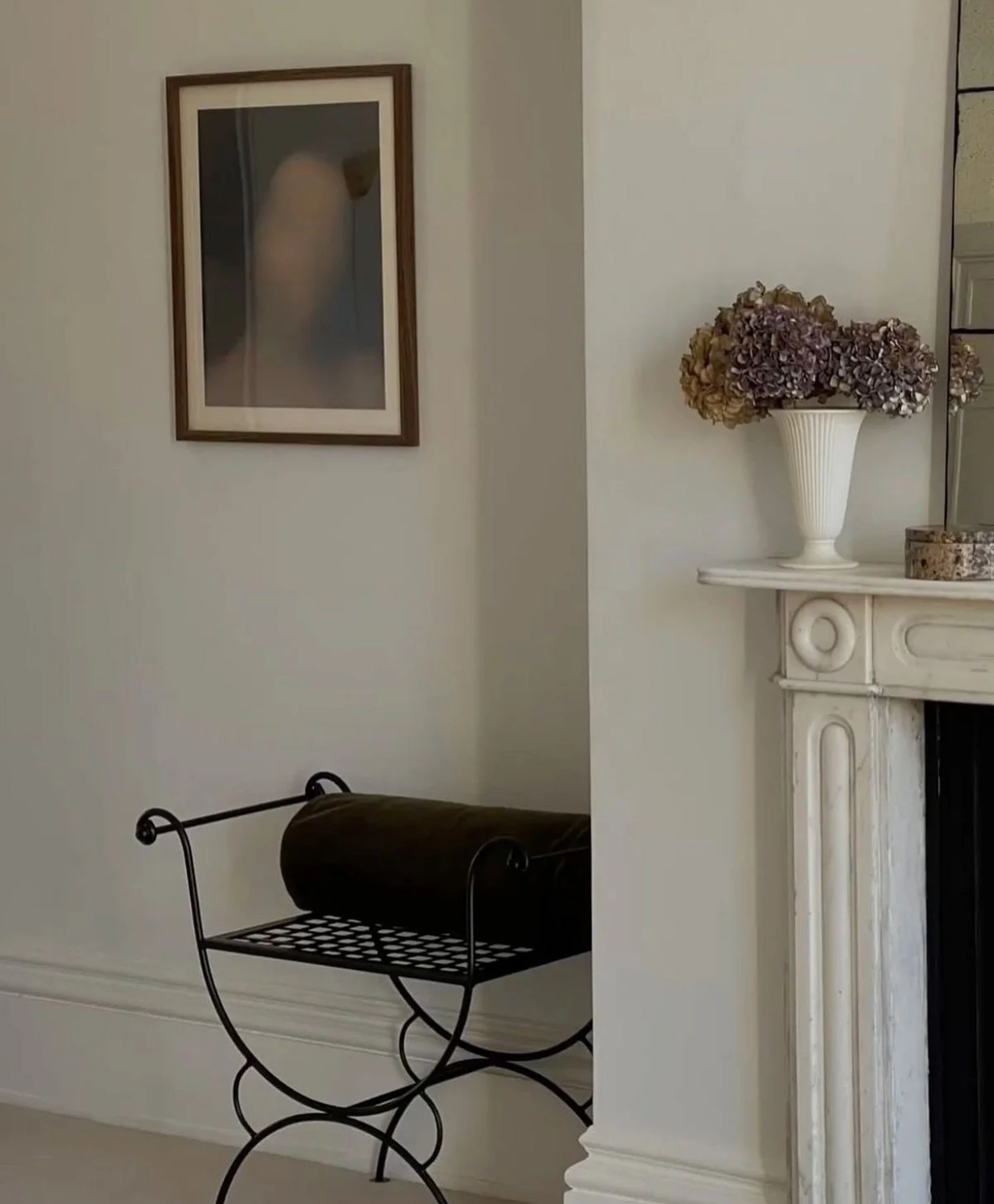Things we&rsquo;re loving in spaces that actually feel something lately.

1. Vintage pieces mixed with modern lines. Collected interiors always tell a better story.

2. Layered textures over perfect styling. Spaces that feel lived in, soft and ground