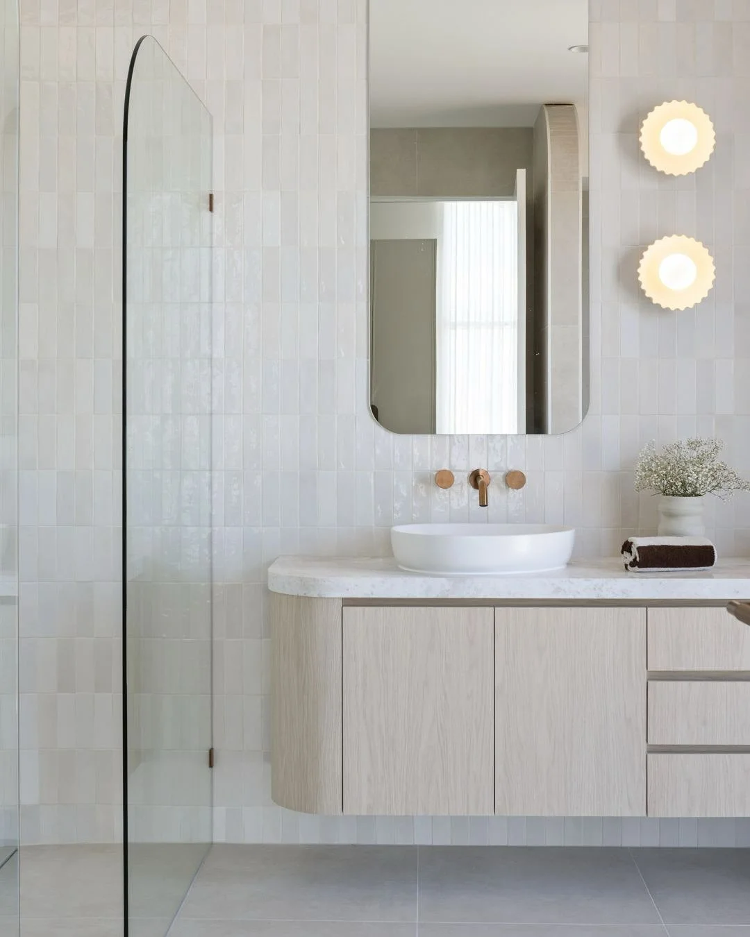 These neutral tones and textured finishes scream refined and sophisticated. Swipe to see everything we used to build this gorgeous bathroom 🤍

Builder: @saaoud.architectural 
Photographer: @mediaagentau 

#interiordesign #interiordesignmelbourne #aj