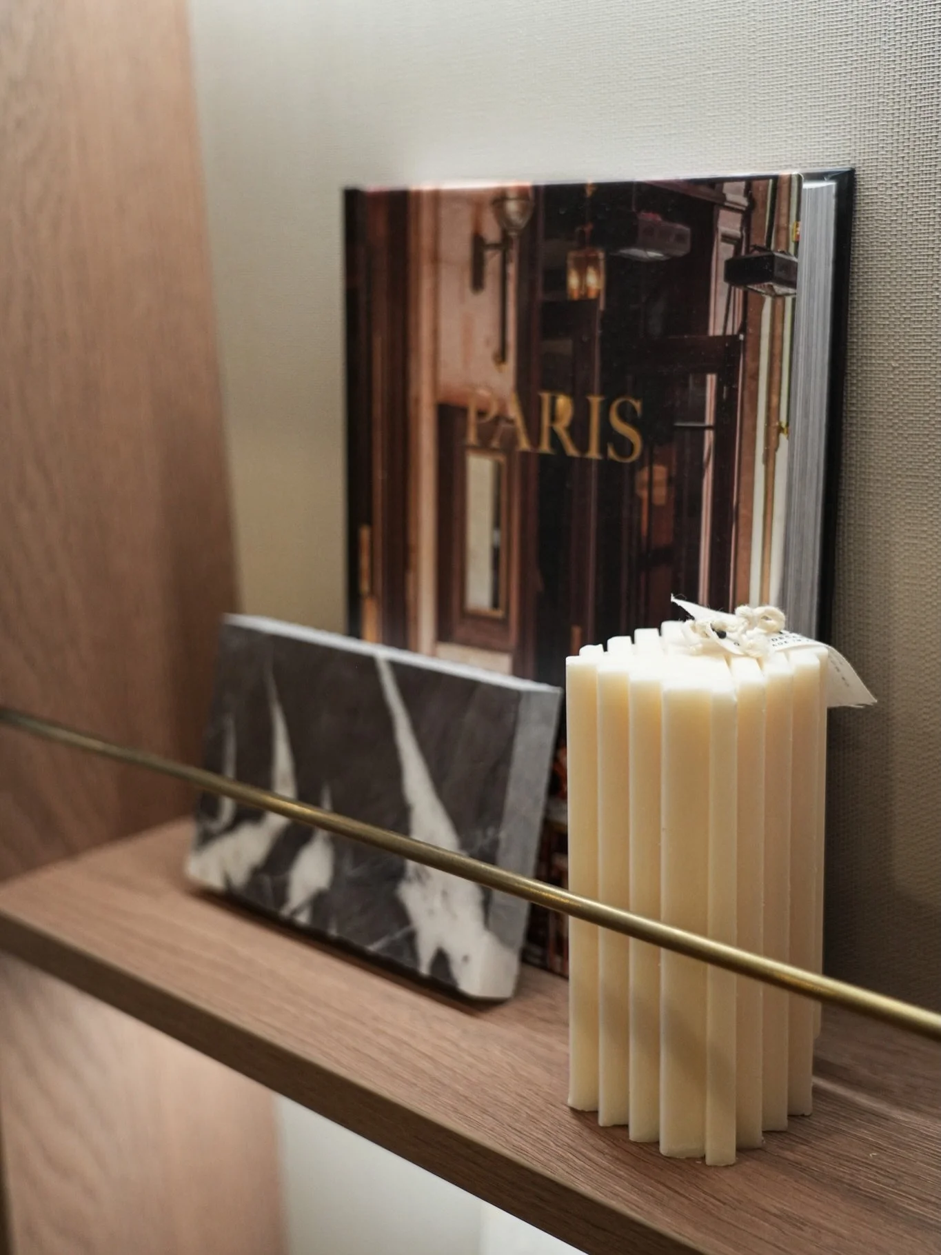 A glimpse into the details ✨
Our sample gallery is where ideas come to life - textures, tones, and finishes all in one place to help you create your perfect space.

#InteriorDesign #MaterialPalette #DesignInspo #SampleGallery #LuxuryInteriors