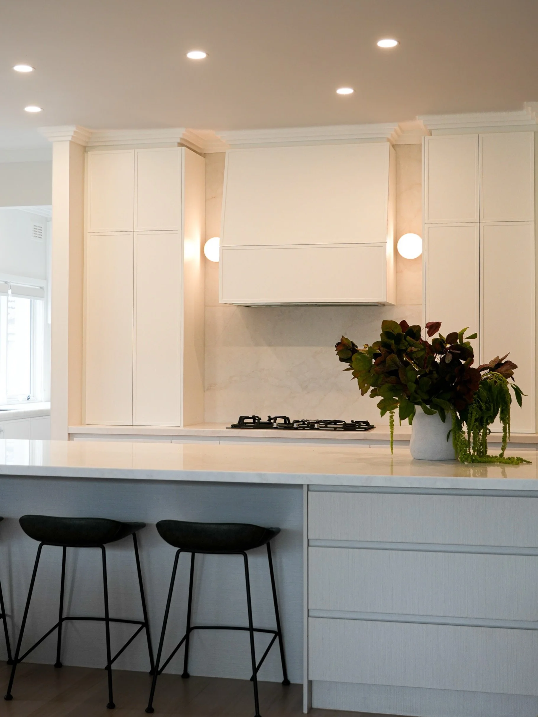A stunning kitchen where simplicity does all the talking ✨

Handleless cabinetry, soft lighting, and a focus on the essentials with the stove as the quiet hero of the space

#InteriorDesign #KitchenDesign #AJLStudio #ModernKitchen #MelbourneInteriors