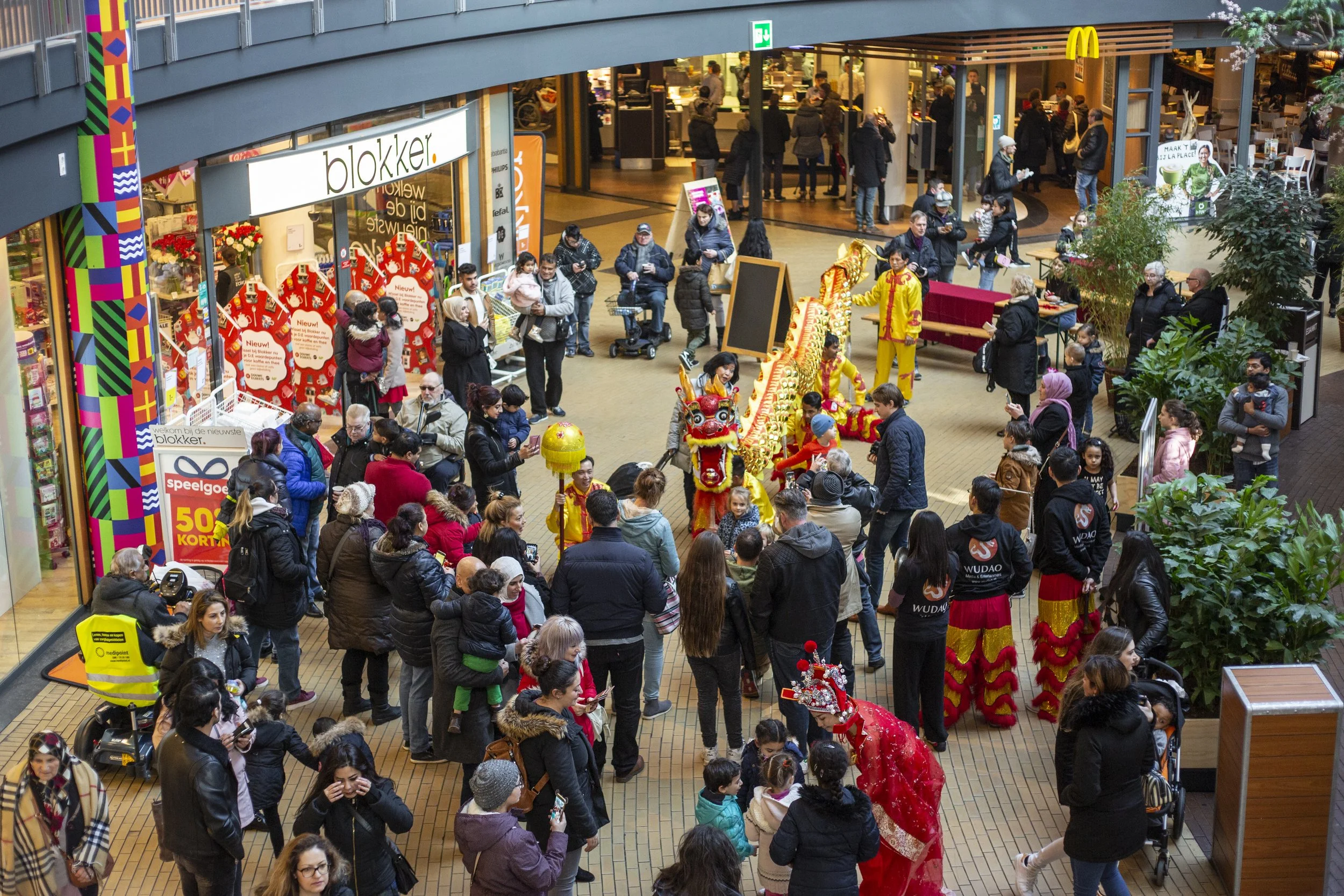 leeuwendans_chinees nieuwjaar megastores.jpg