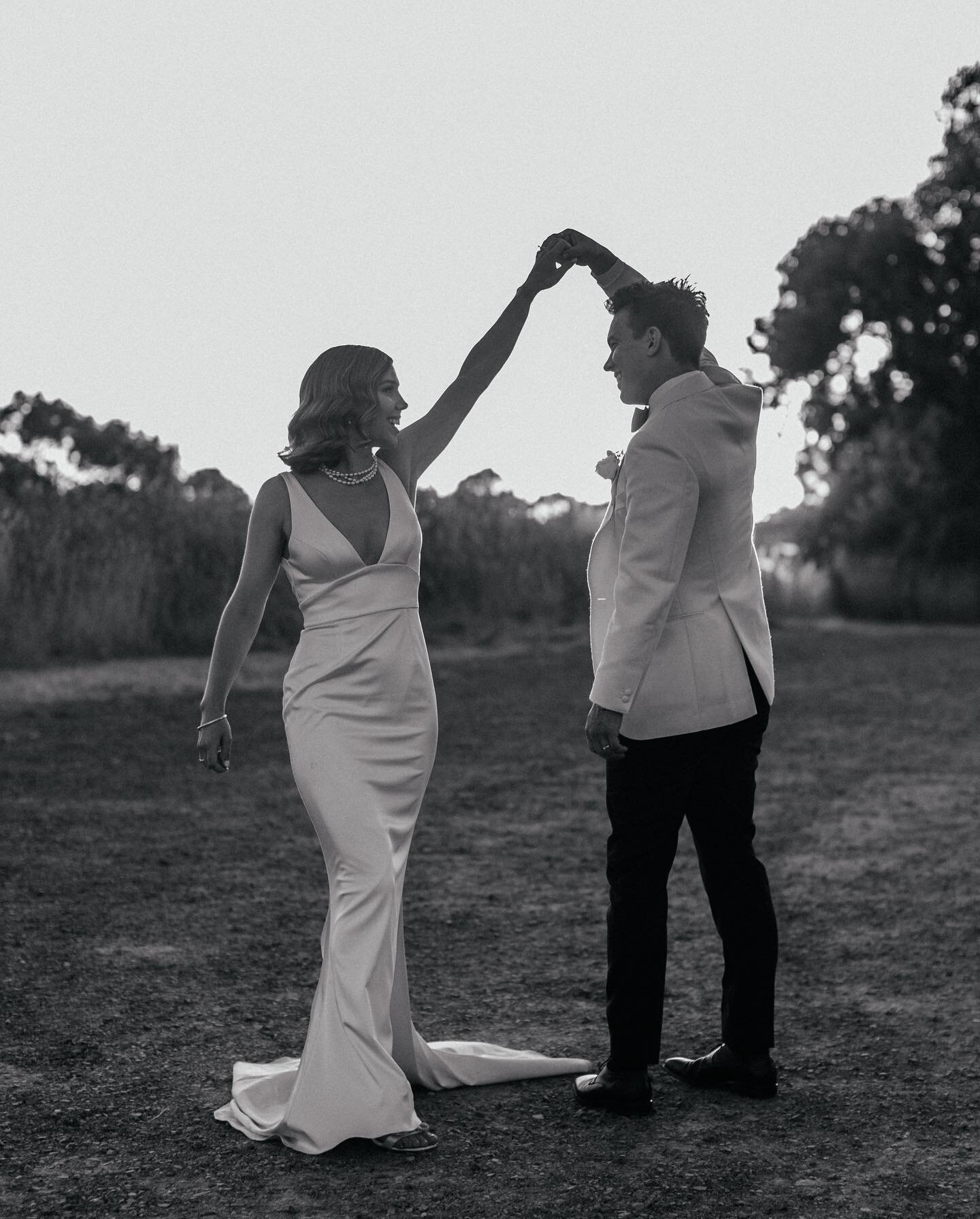 H + M | These lovers took each other by the hands and promised to never let go, and we can&rsquo;t get enough of their electric love 🧡 

Venue: @farmviganoweddings 
Photo: @mimo.weddings 
Video: @tailored_wedding_films 
Celebrant: @georgiacelebrant 