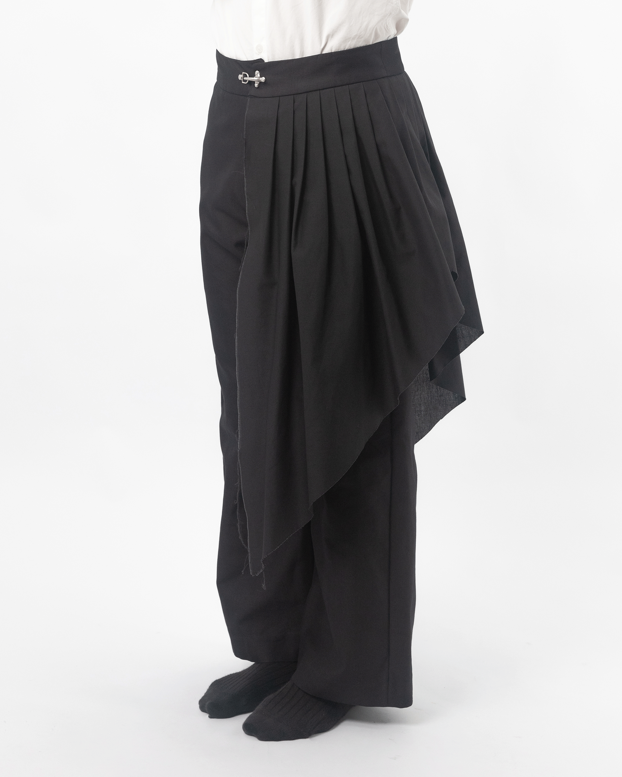 clasp-trousers.gif