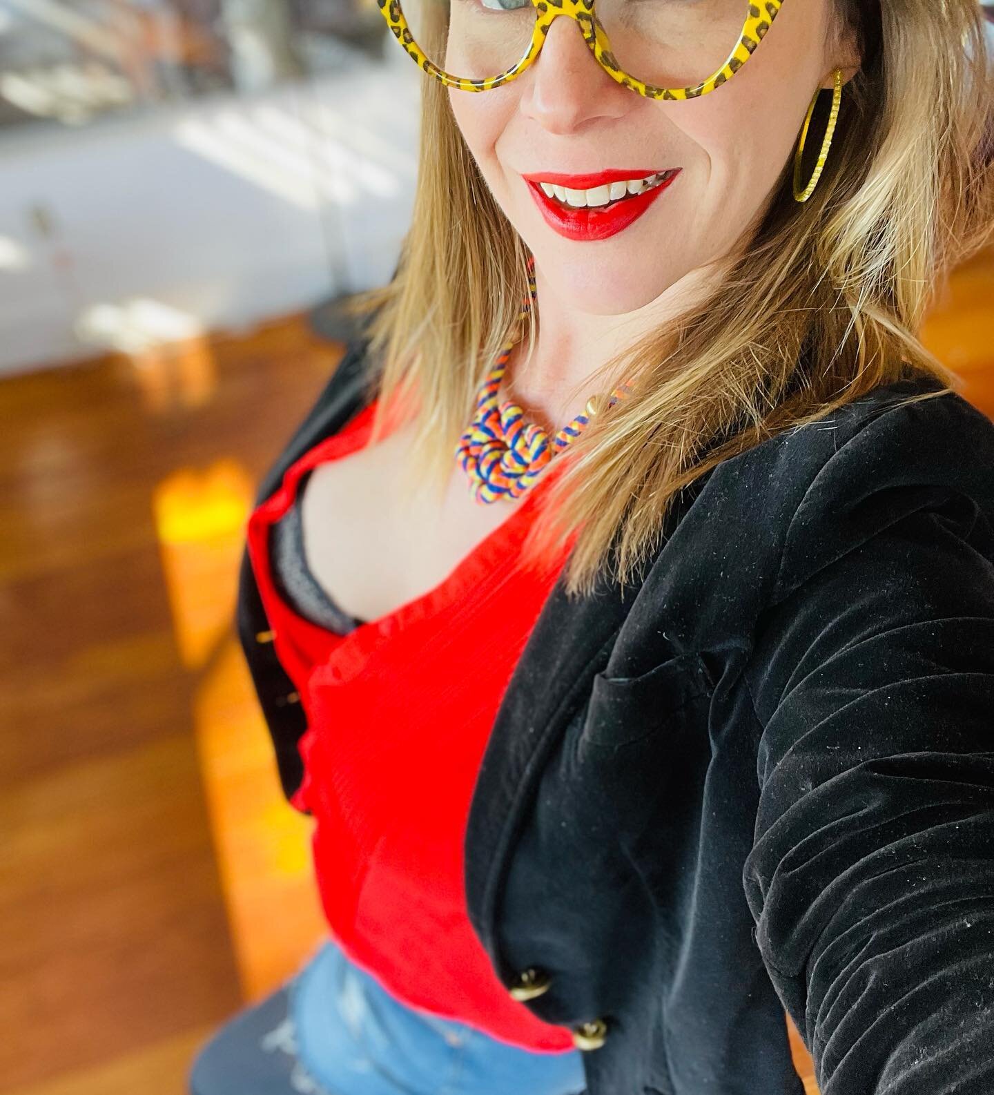 Woo-eee it&rsquo;s only 2pm and I&rsquo;m ready to turn off my computer and change out of these Boss Babe clothes (really feeling myself today with the tights and cutoffs look).

My hubbie seems to like it too 🤣🤣

So now I&rsquo;m gonna eat some wa