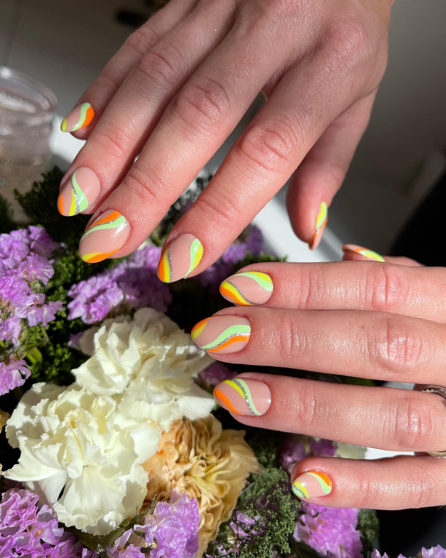 Love these color combinations. Spring nails by Ella#chicagonails #chicagomanicure #efilemani #gelnails#naturalnails