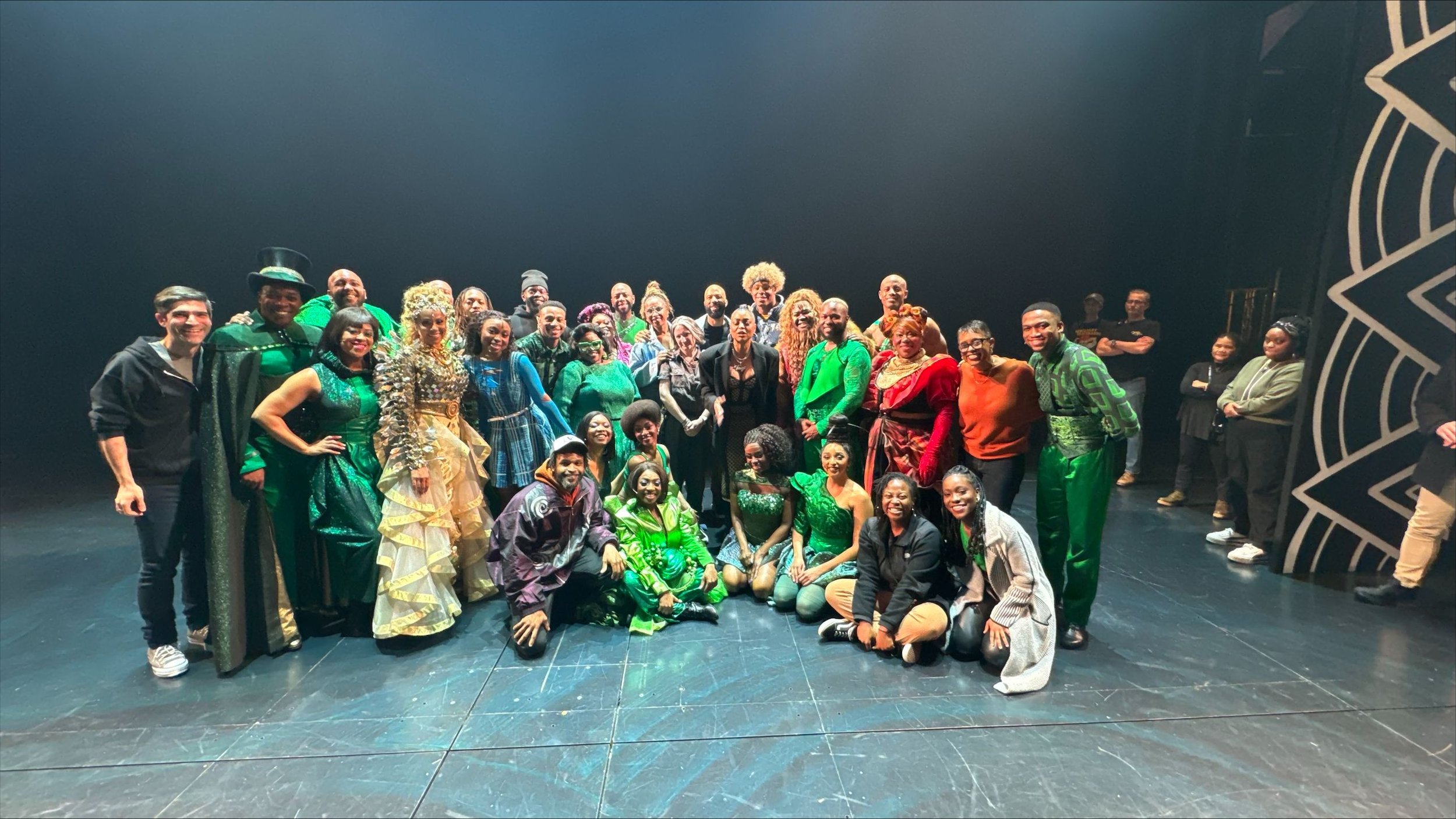 Jennifer Hudson, Common, and Taraji P. Henson visit The Wiz cast backstage 