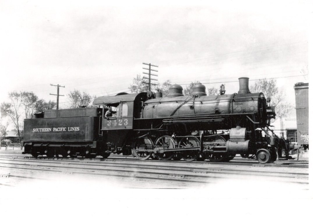 Southern Pacific 3423 switching Engineer's Side 200 dpi.jpg