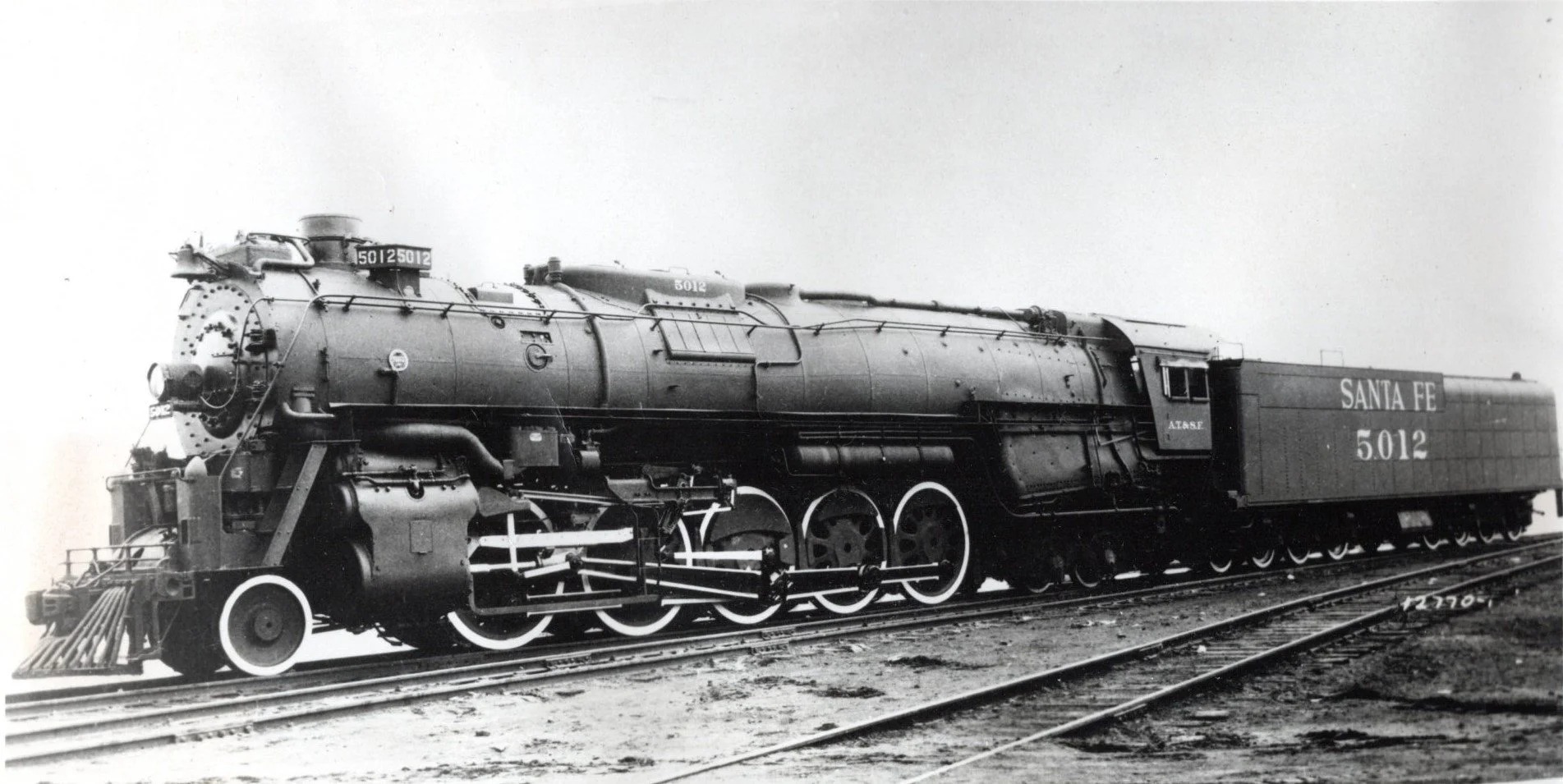 Santa Fe 2-10-4 5012 res 200 dpi.jpg