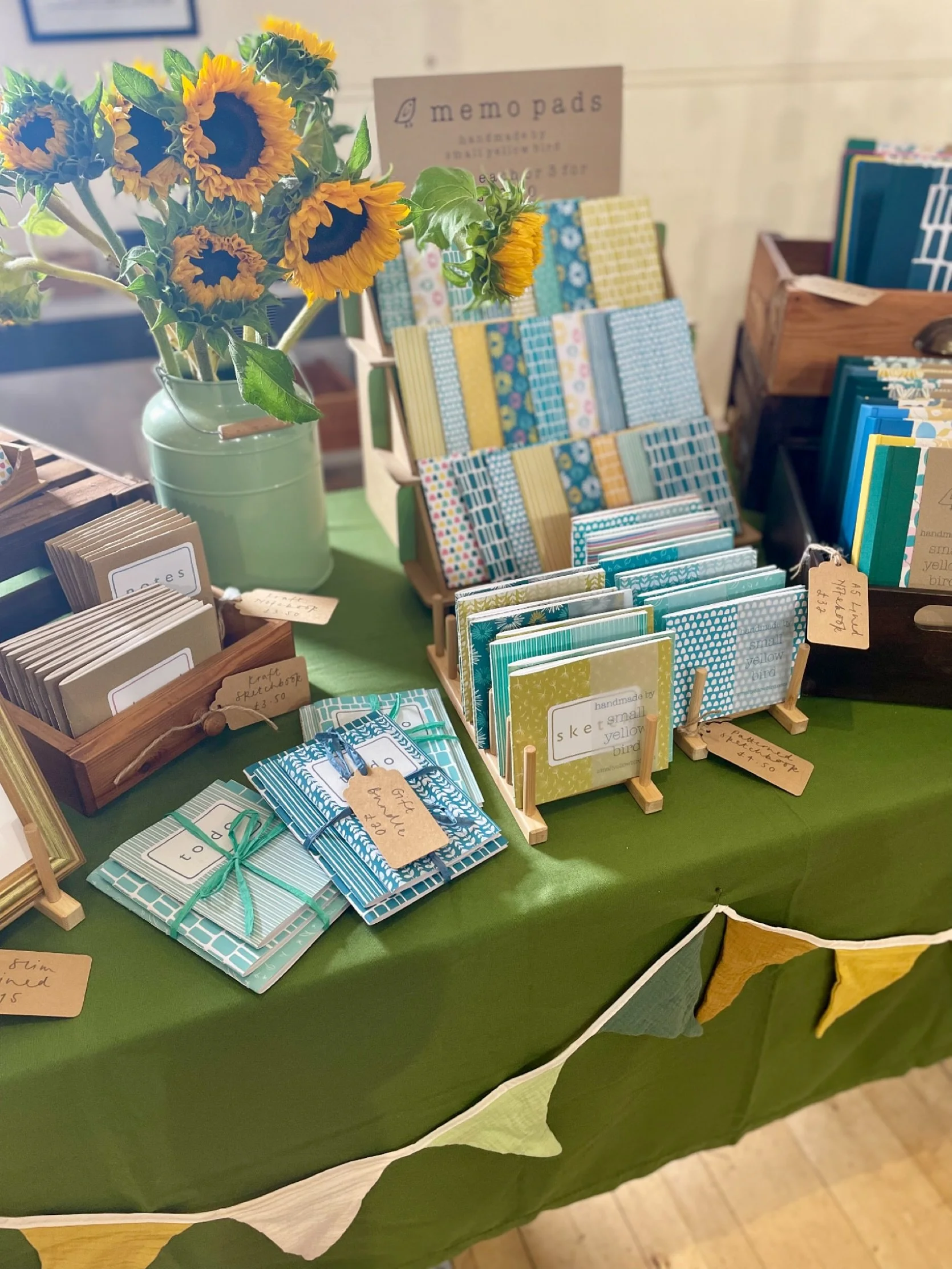 * h o w  l o v e l y  w a s  t h a t *

A whole weekend with my @lewes.creatives colleagues, the loveliest bunch of people you could hope to meet, plus some new friends aka our amazing guests, Chloe @sevensistersspices and her delicious food, happy s