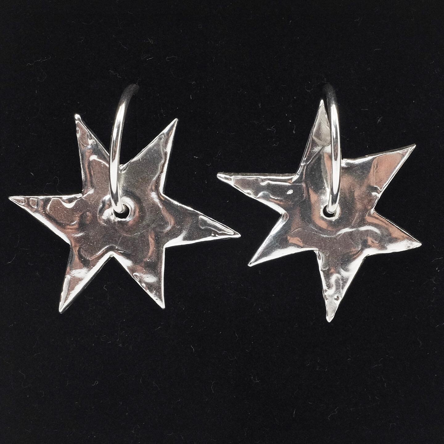 I&rsquo;ve just uploaded 2 pairs of these wonky star hoops to my website !!!!!! 💥🌞

If they don&rsquo;t go they&rsquo;ll be coming with me to @twobytwotap @spinning.superiority on Saturday ✨

&lsquo;A pair of free moving statement molten stars on 2