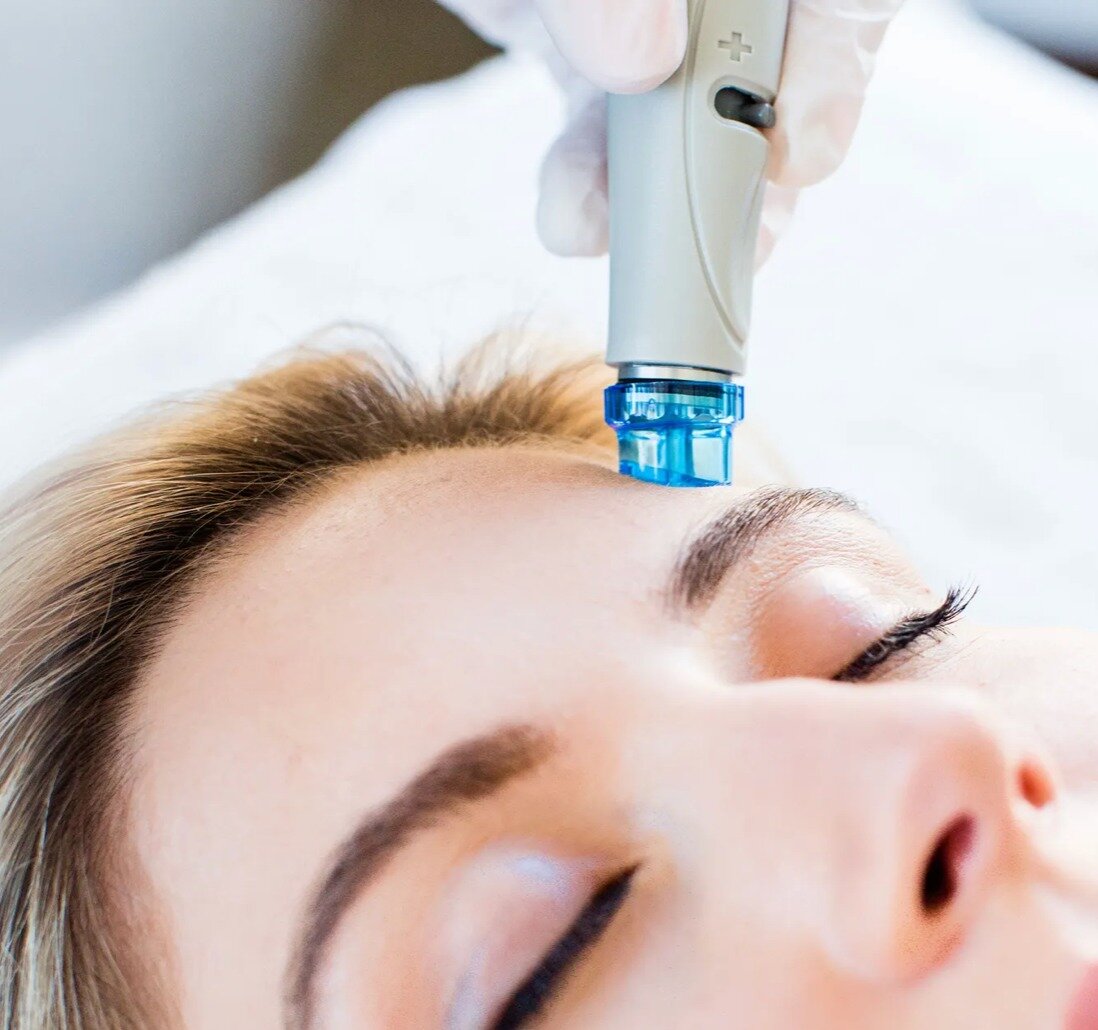 Is your skin in need of a boost? Our HydraFacial treatment is the perfect way to achieve a radiant and youthful glow. 
Not only does it deeply hydrate the skin, but it also improves texture, tone, and overall appearance. 

Our skilled Aleksandra will