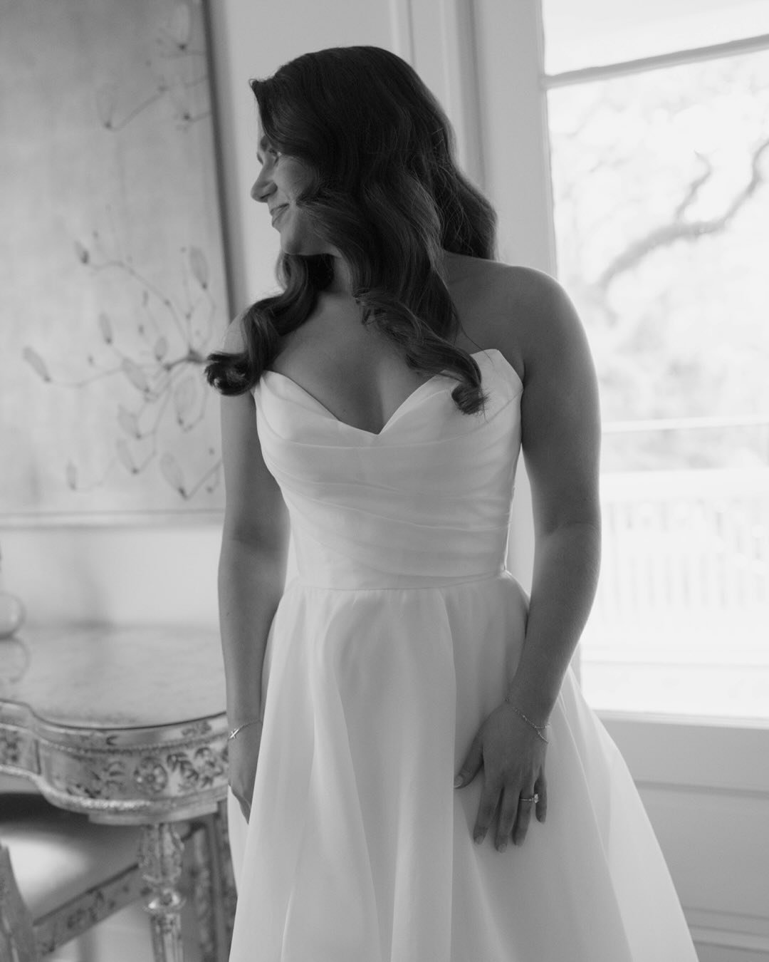 A perfect spring wedding day in Charleston, SC ✨ Cheers to the Wilsons! 

Wedding team: 
@venues_at_riverfrontpark 
@modeventscharleston 
@glossluxurybridal 
@festooncharleston 
@charlestontailgate 
@curatedeventscharleston 
@bruce.films 
@kaseyholli