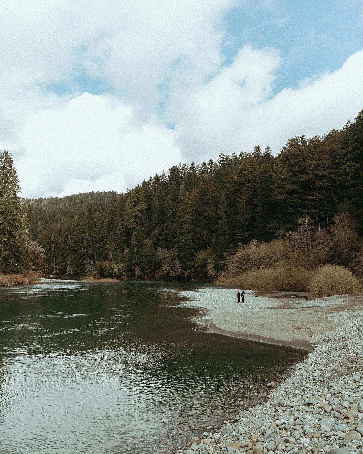 Renewing nostalgia by revisiting their proposal spot &amp; capturing their current love. This level of sentiment makes my heart so full.

〰️ 

#jedediahsmithstatepark #redwoodstatepark #crecentcity #smithriver #brookingsoregon