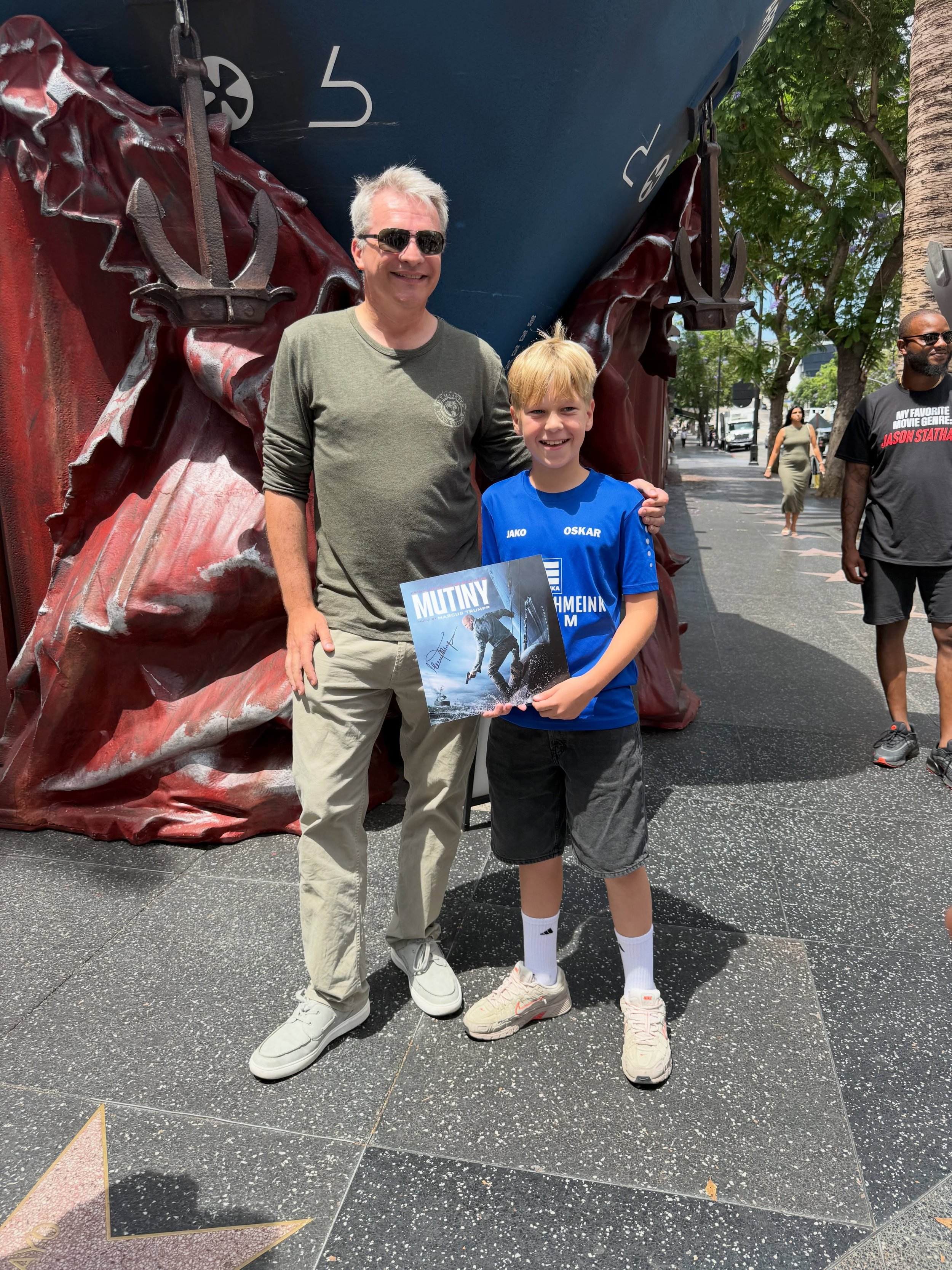 Our incredibly talented and equally good hearted client, Marcus Trumpp, was out in Hollywood recently enjoying the MUTINY pop-up! He had on hand some LP size Sdtk flats and signed them for some excited tourists and fans! Pictured here was a boy whose