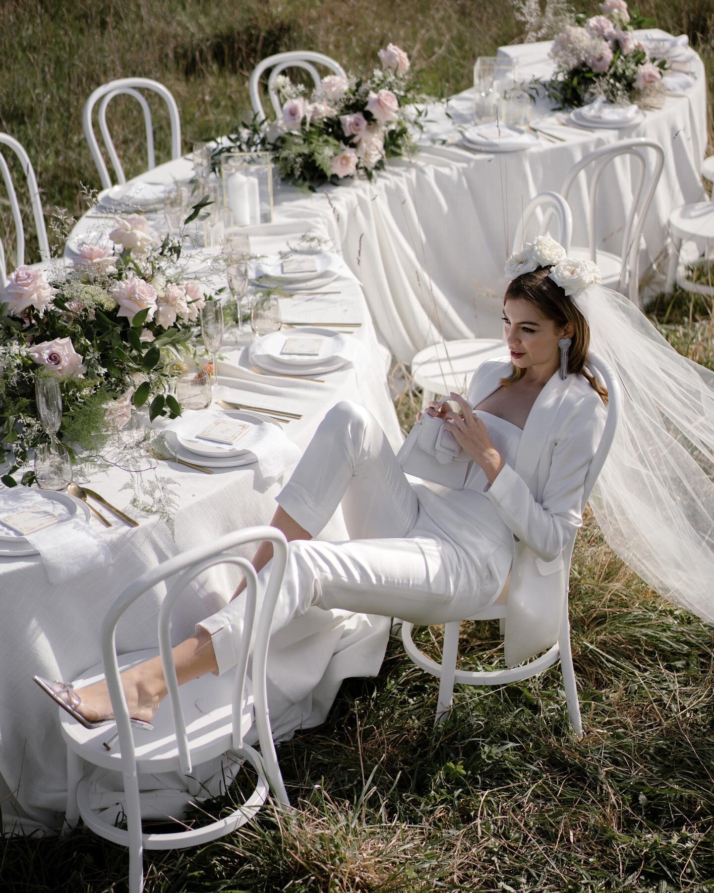 The modern bride knows some rules were meant to be broken. And that you can have both simplicity + beautiful chaos. 

Photo | @haute.weddings 
Bridal Couture | @heracouture 
Hair + MU | @josie_wignall_makeupartist 
Florals | @sonadora_nz 
Styling | @