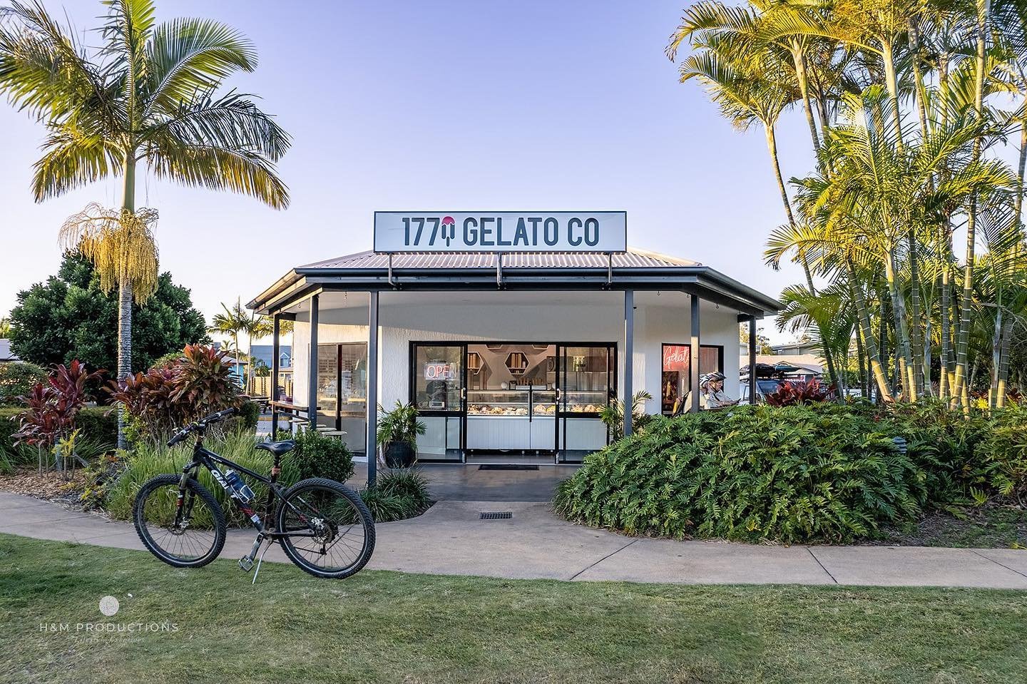 Check out our favourite ice cream place in town ✨🍦
The perfect place to visit any day of the week! 
@1770gelatoco 

📸 @hmproductionsau 

#holiday #getaway #icecream #delicious #holidayhome #1770 #agneswster #luxuryhomes #holidayoutings #schoolholid