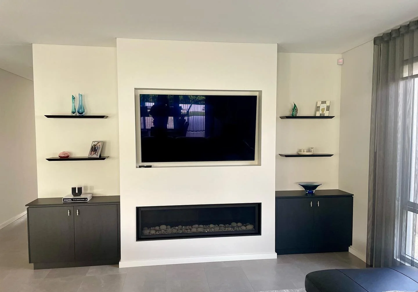Bold and beautiful customised finishes to complete the stunning living space of this Lathlain home. 🖤

Swipe 👈🏻 to view where we began. 

#interiordesigner 
#perthinteriors 
#livingroomdesign 
#builtincabinetry 
#entertainmentwall 
#tvcabinetry 
#