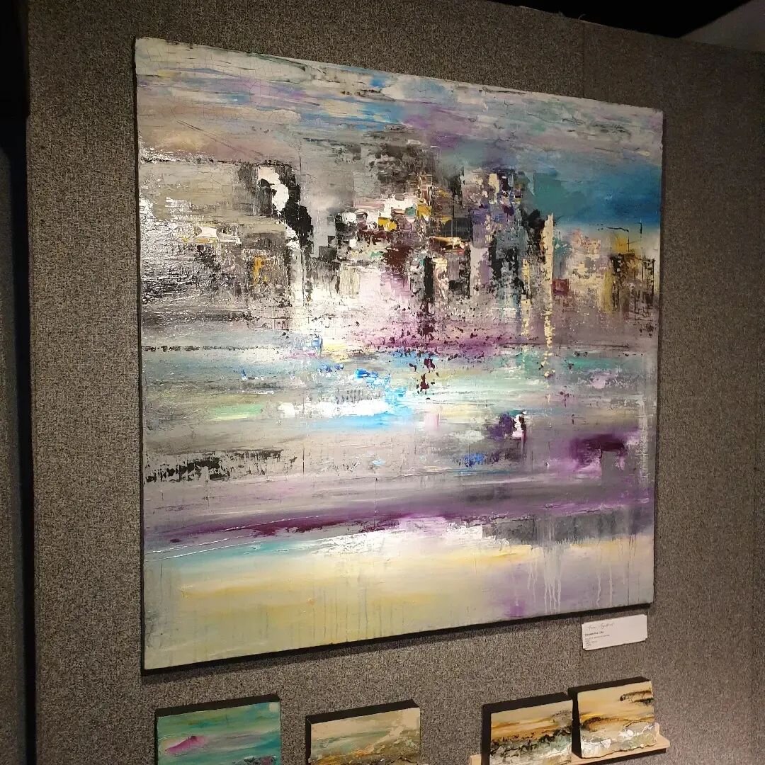 I had a fantastic weekend at the Windsor art fair. Met lots of lovely people, talked about many things and drank too much coffee. This is the only picture I have of this painting called Escape the city before it went to its home. 🤟