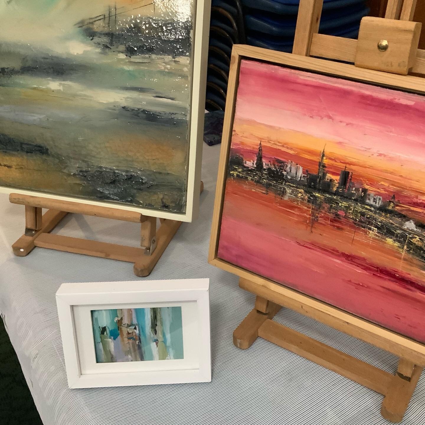 Back at the Brighton craft fair. I&rsquo;m Having a sale to make way for new art in the studio. Do come down if you&rsquo;re in the area for a chin wag and a mince pie x 🚶&zwj;♂️🙏