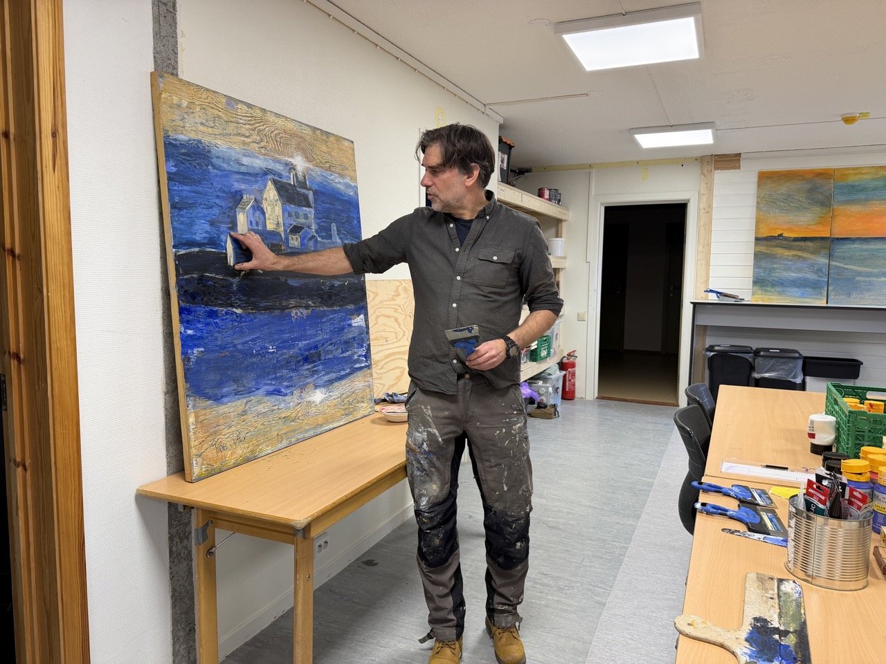 kunst ved havet, lærer Espen underviser