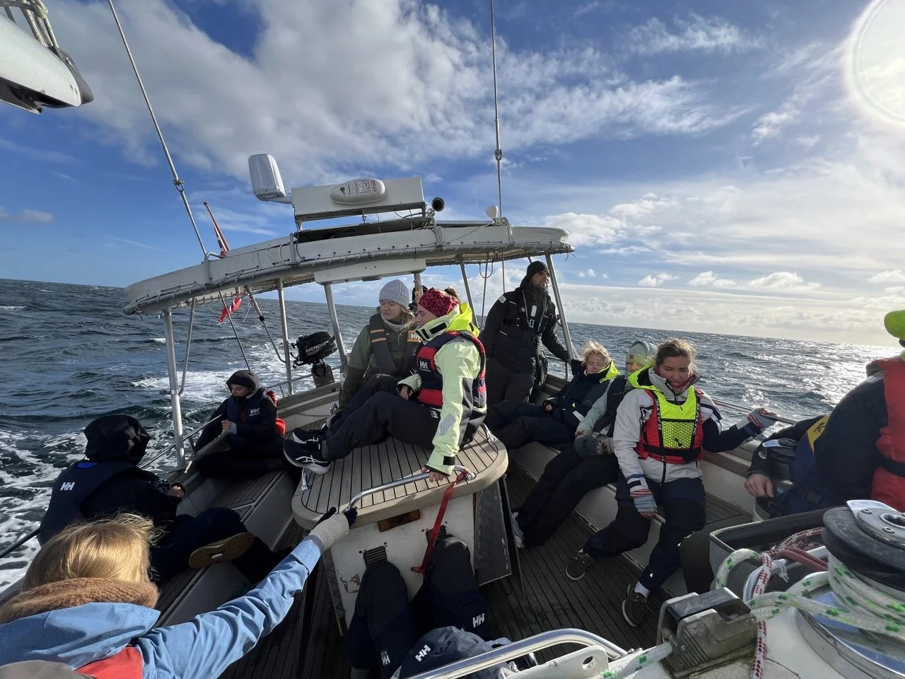 kunst ved havet, Seiltur i sørlandsk skjærgård.