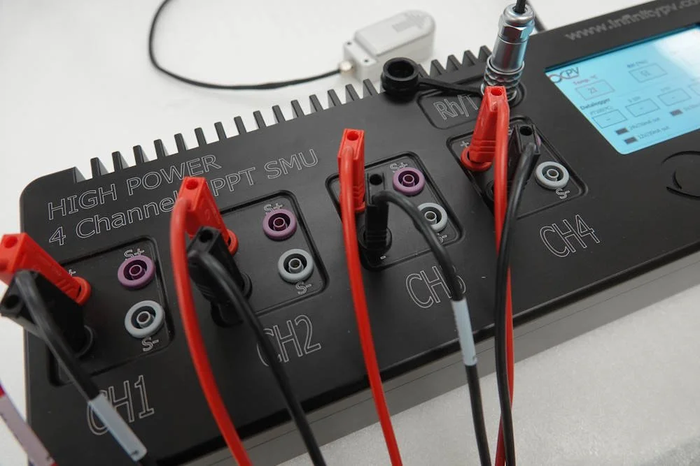 SMU with MPPT for characterizing and testing photovoltaic films.