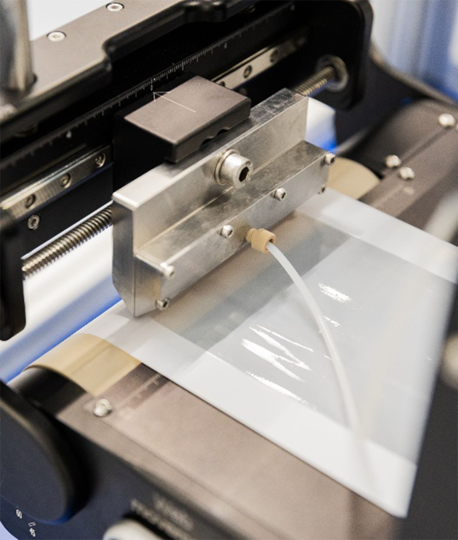 “Within only a few months, we have been able to identify optimal processing conditions of our composite cathode and solid electrolyte meeting our high, internal quality standards.“