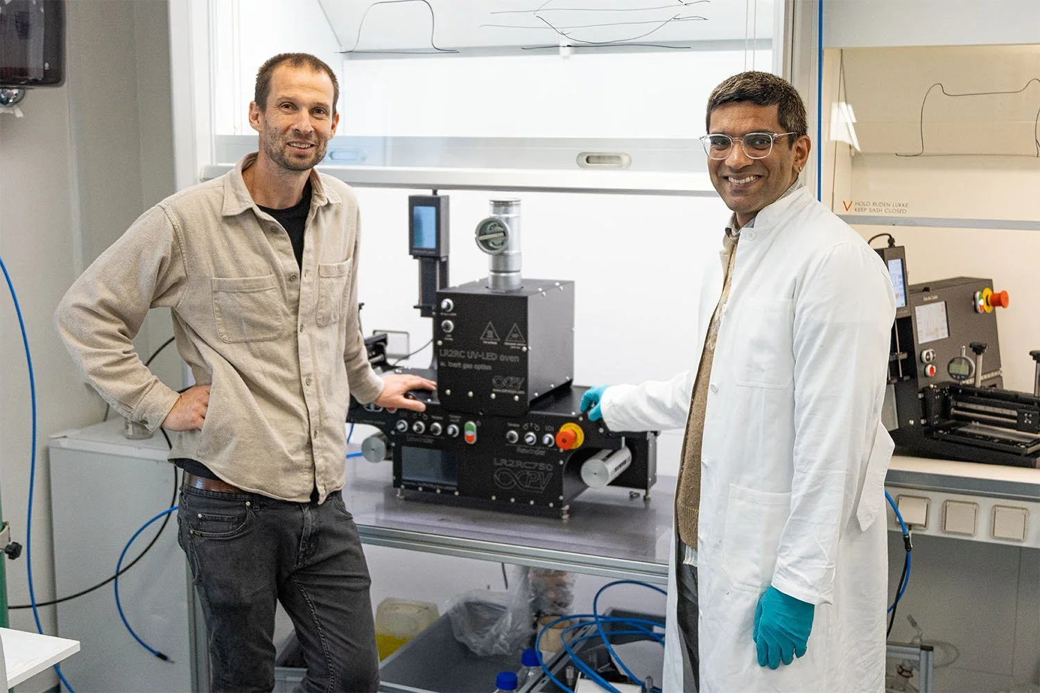 Naveen Vijayan Mekhileri from bigtec Private Limited visiting the infinityPV lab to gain hands-on experience with roll-to-roll slot-die coating, exploring scalable coating processes for the development of advanced diagnostic technologies.